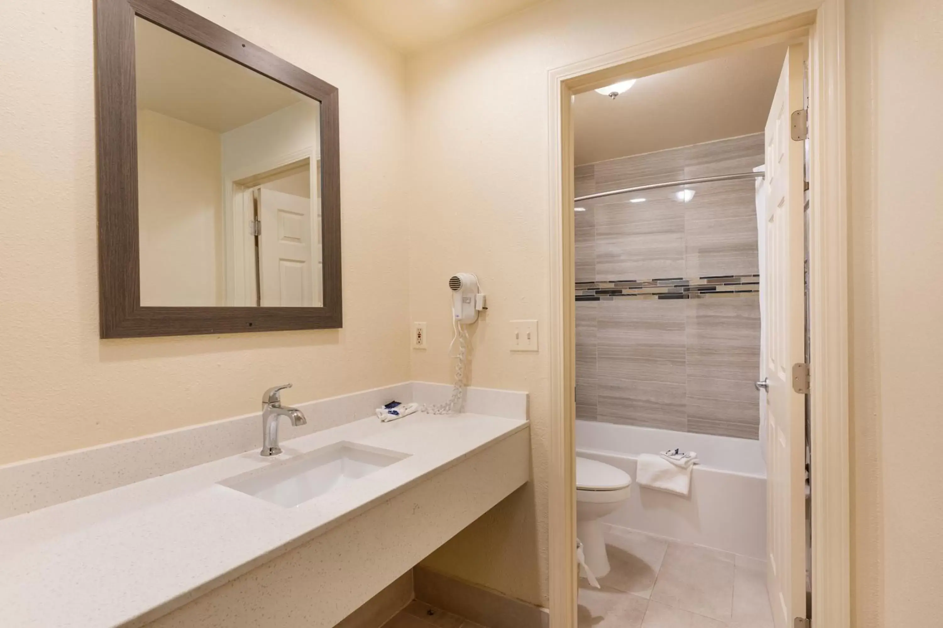Bathroom in Americas Best Value Inn & Suites Anaheim