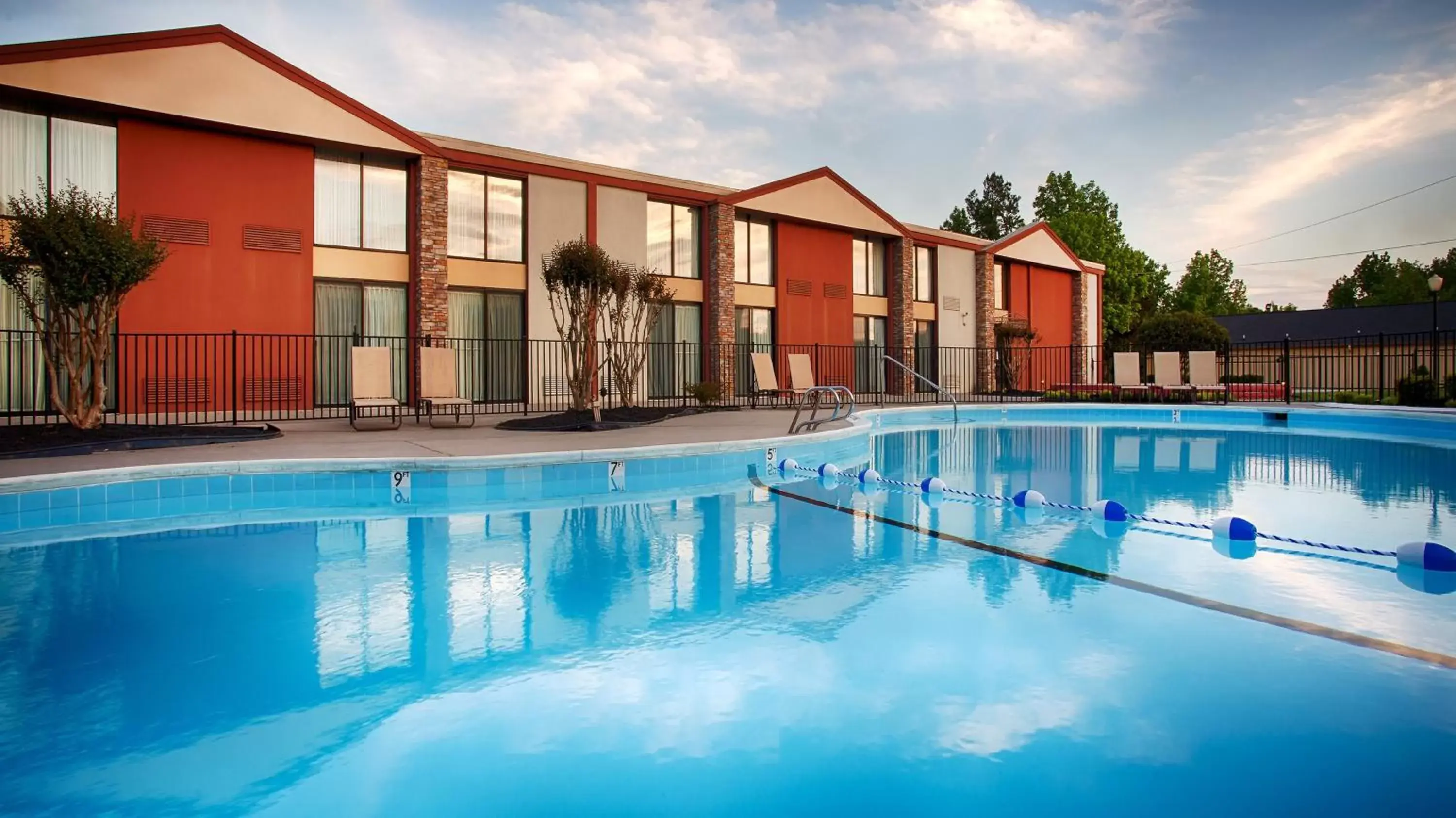 Activities, Swimming Pool in Best Western Plus Burlington