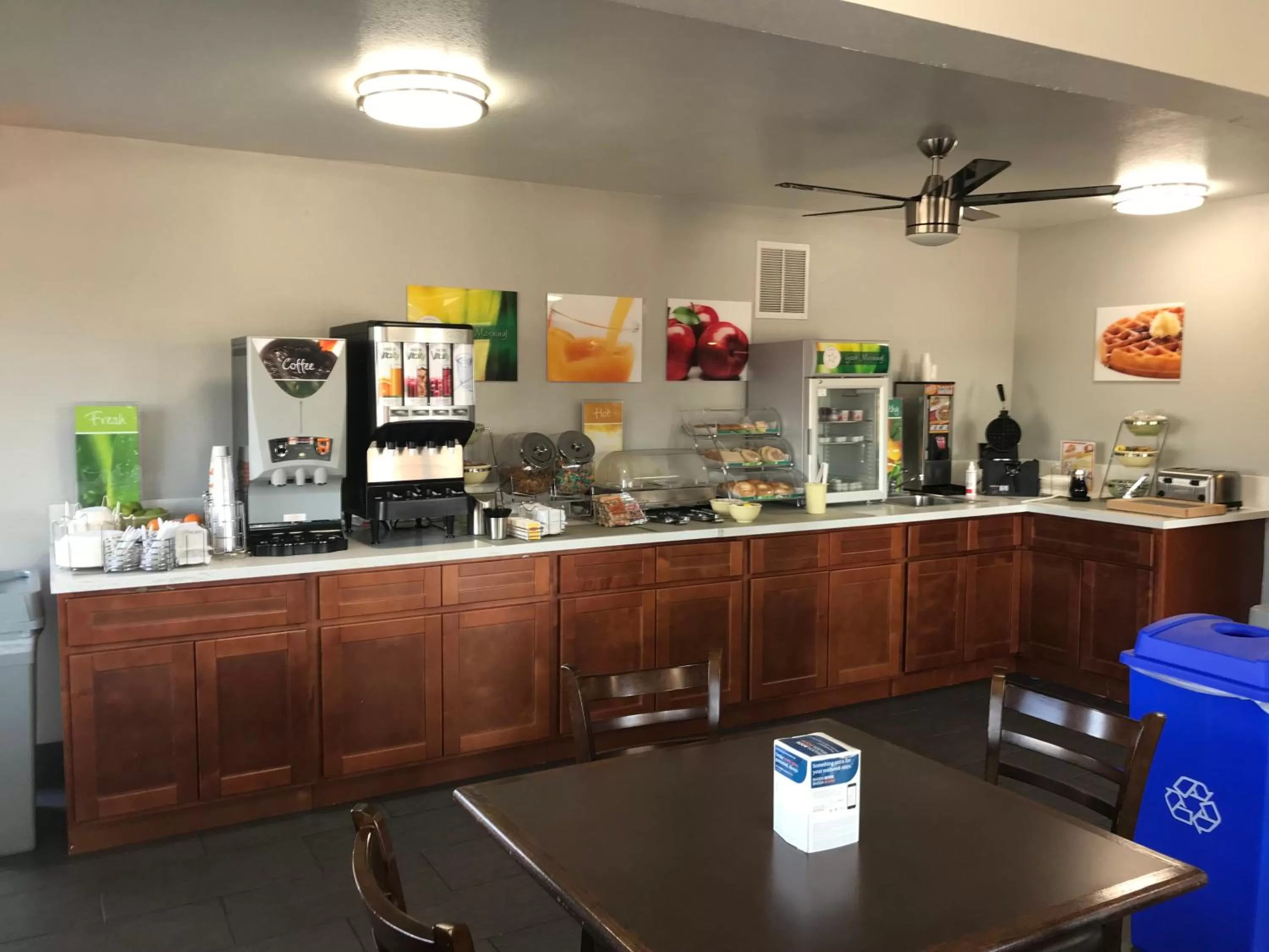 Coffee/tea facilities in Quality Inn & Suites near Downtown Mesa