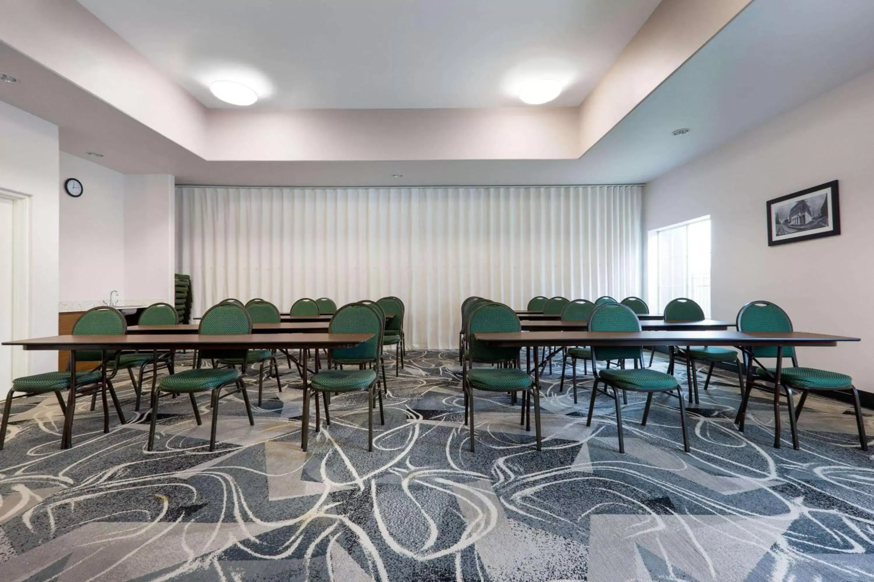 On site, Business Area/Conference Room in La Quinta by Wyndham Alvin