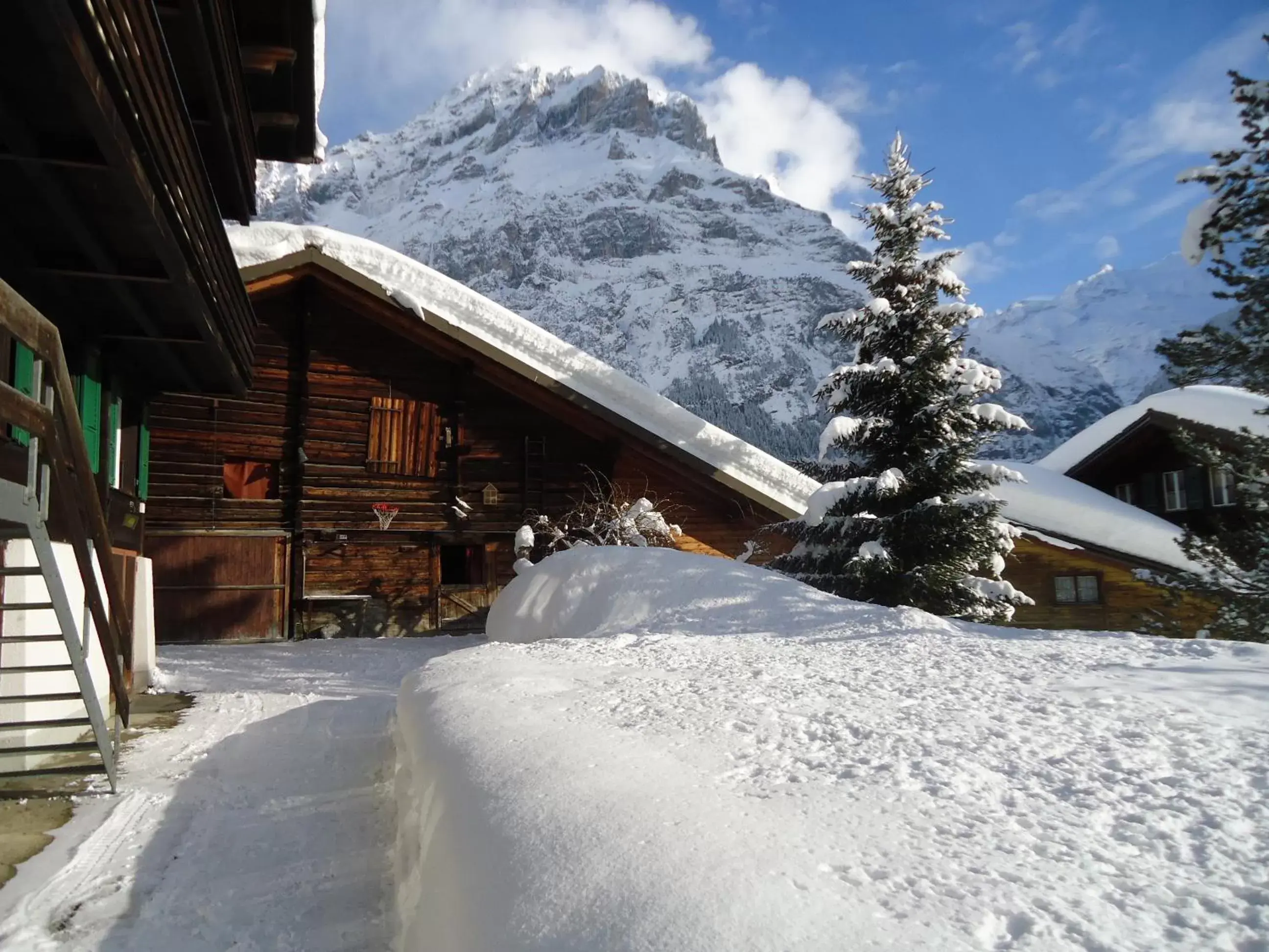 Facade/entrance, Winter in Hotel Tschuggen