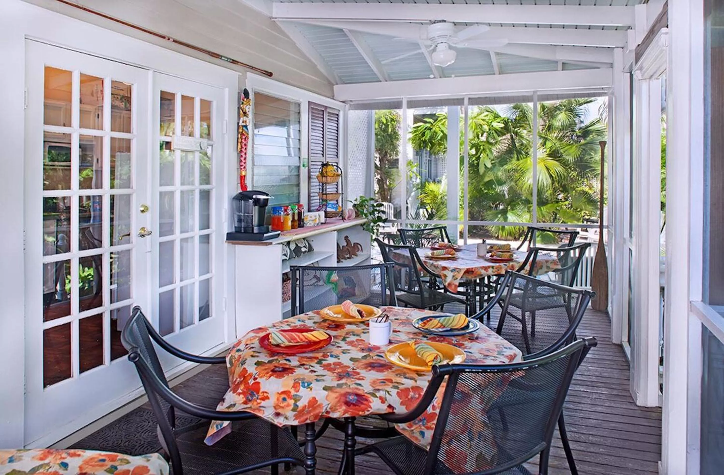 Property building, Restaurant/Places to Eat in Coco Plum Inn