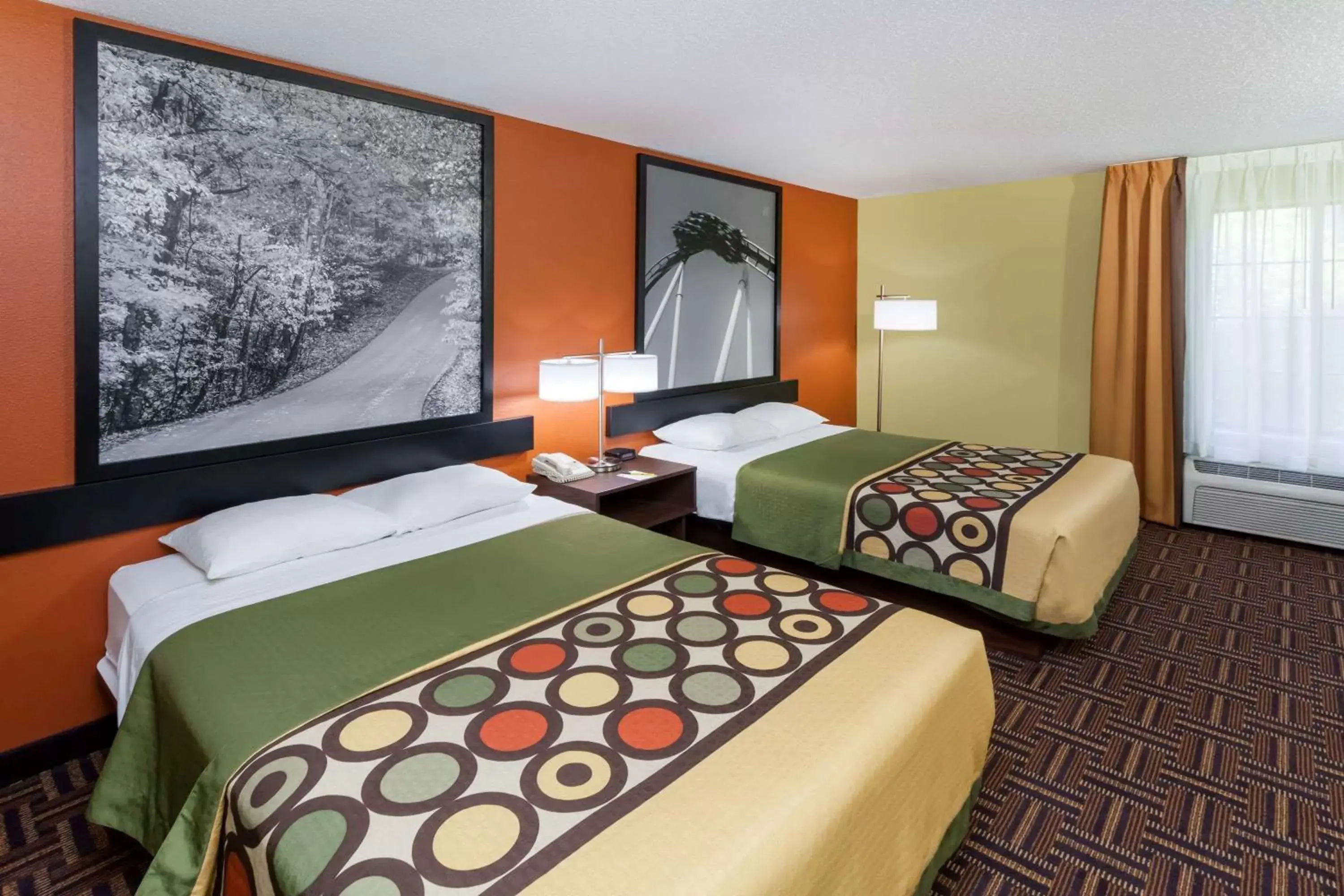 Photo of the whole room, Bed in Super 8 by Wyndham Rochester