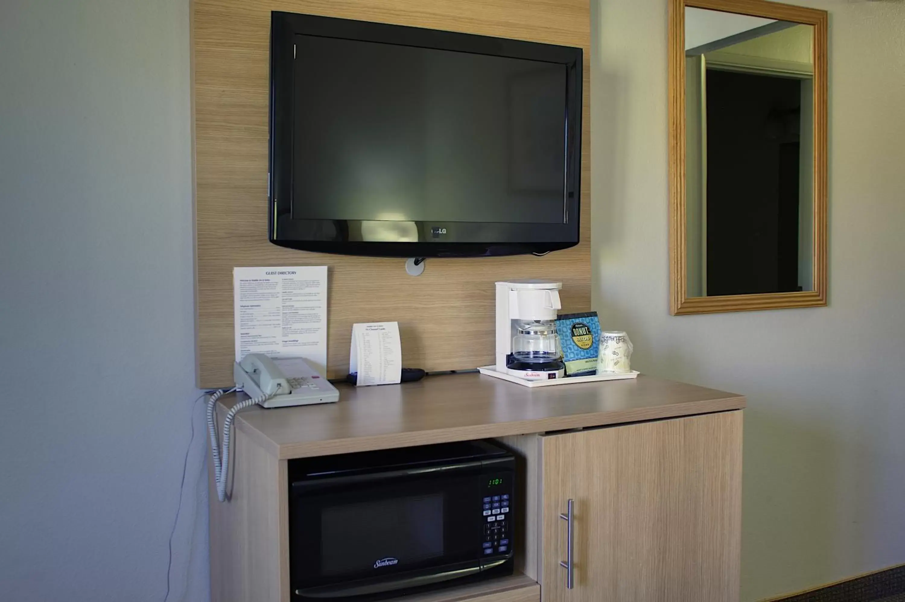 TV and multimedia, TV/Entertainment Center in Aladdin Inn and Suites