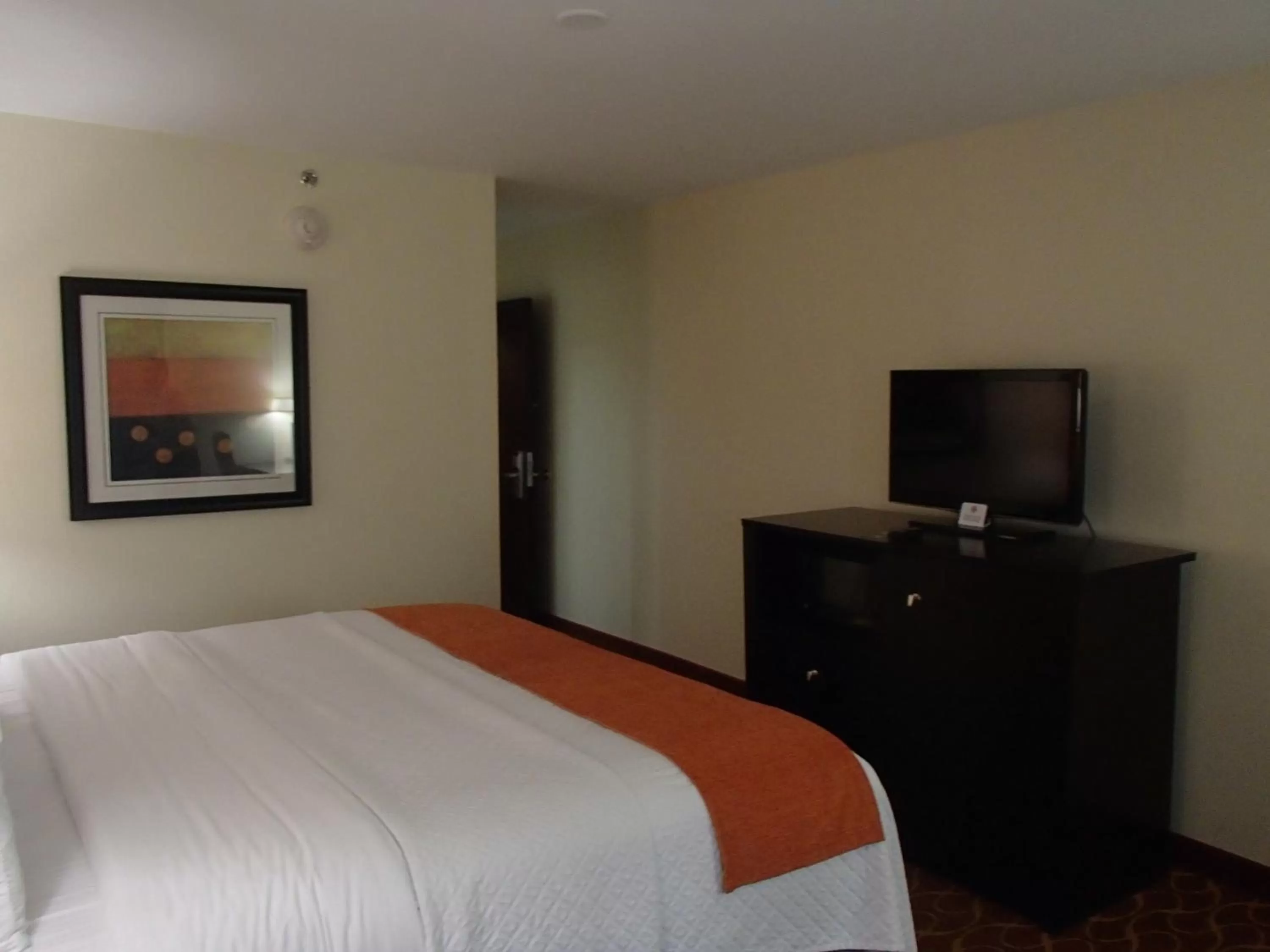 Bed in Lux Hotel & Spa, Trademark Collection by Wyndham