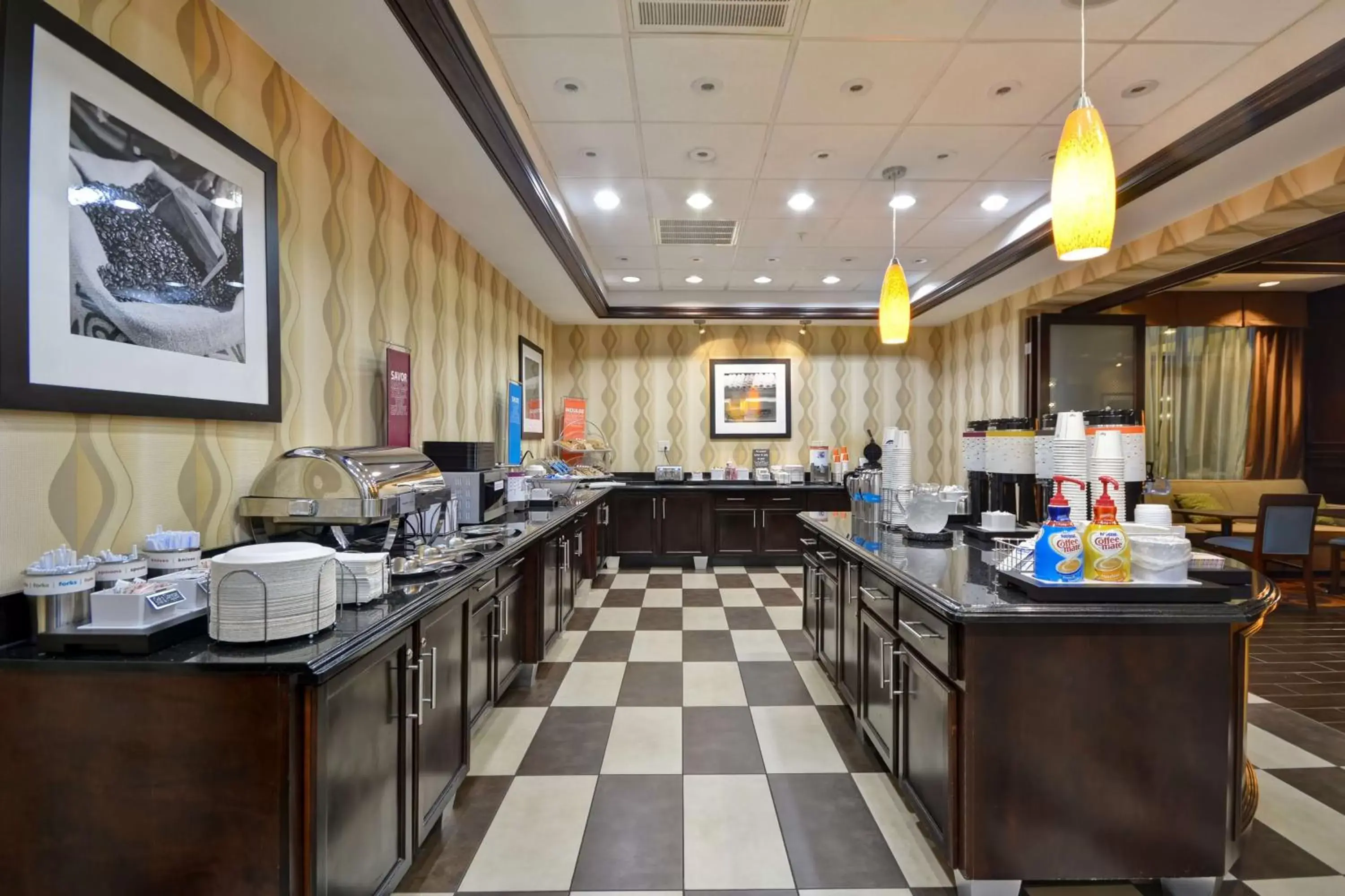 Bed, Restaurant/Places to Eat in Hampton Inn & Suites Brenham