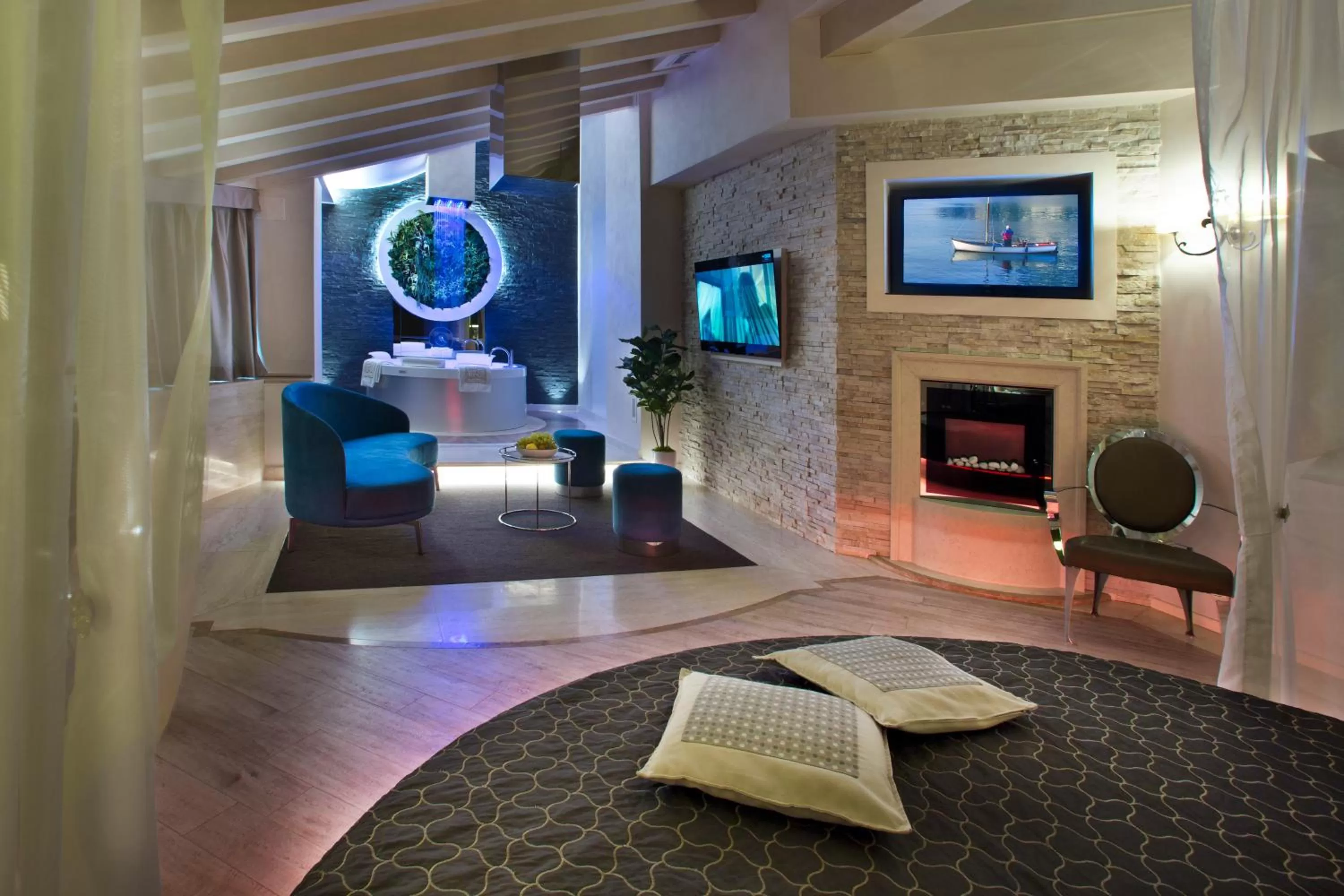 Vip's Motel Luxury Accommodation & Spa