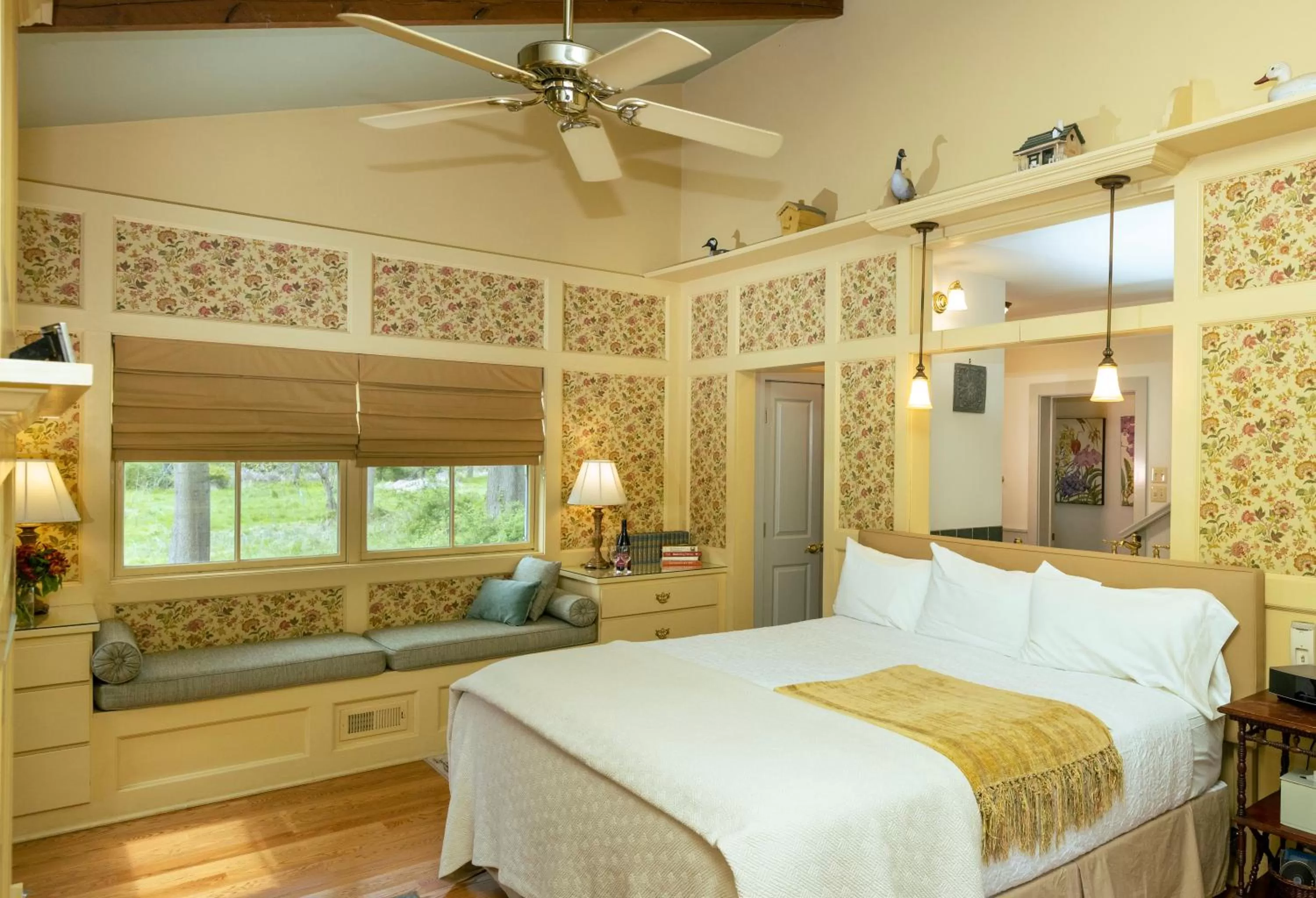 Photo of the whole room, Bed in Woolverton Inn