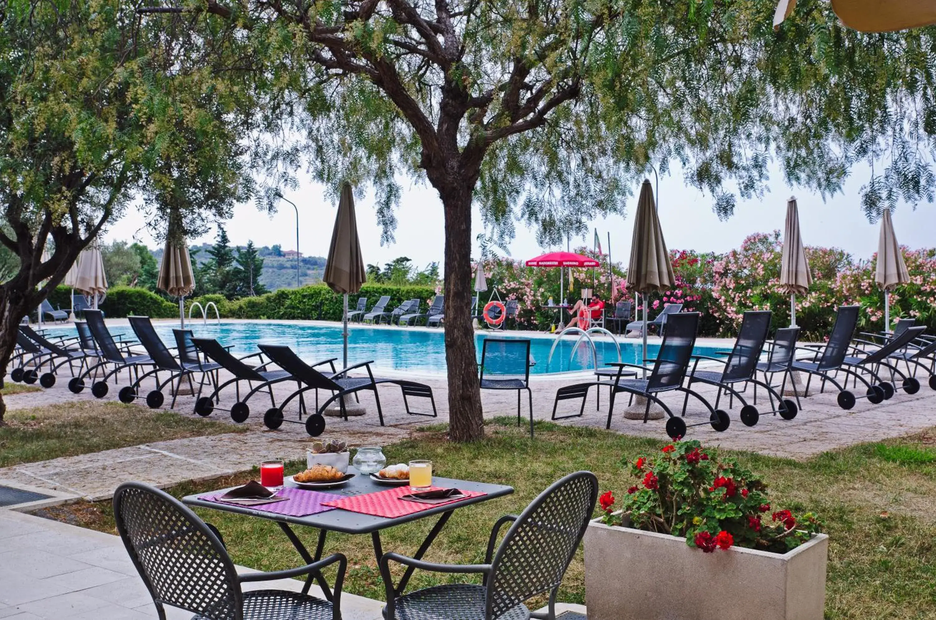 Restaurant/places to eat, Swimming Pool in Castellaro Golf Resort
