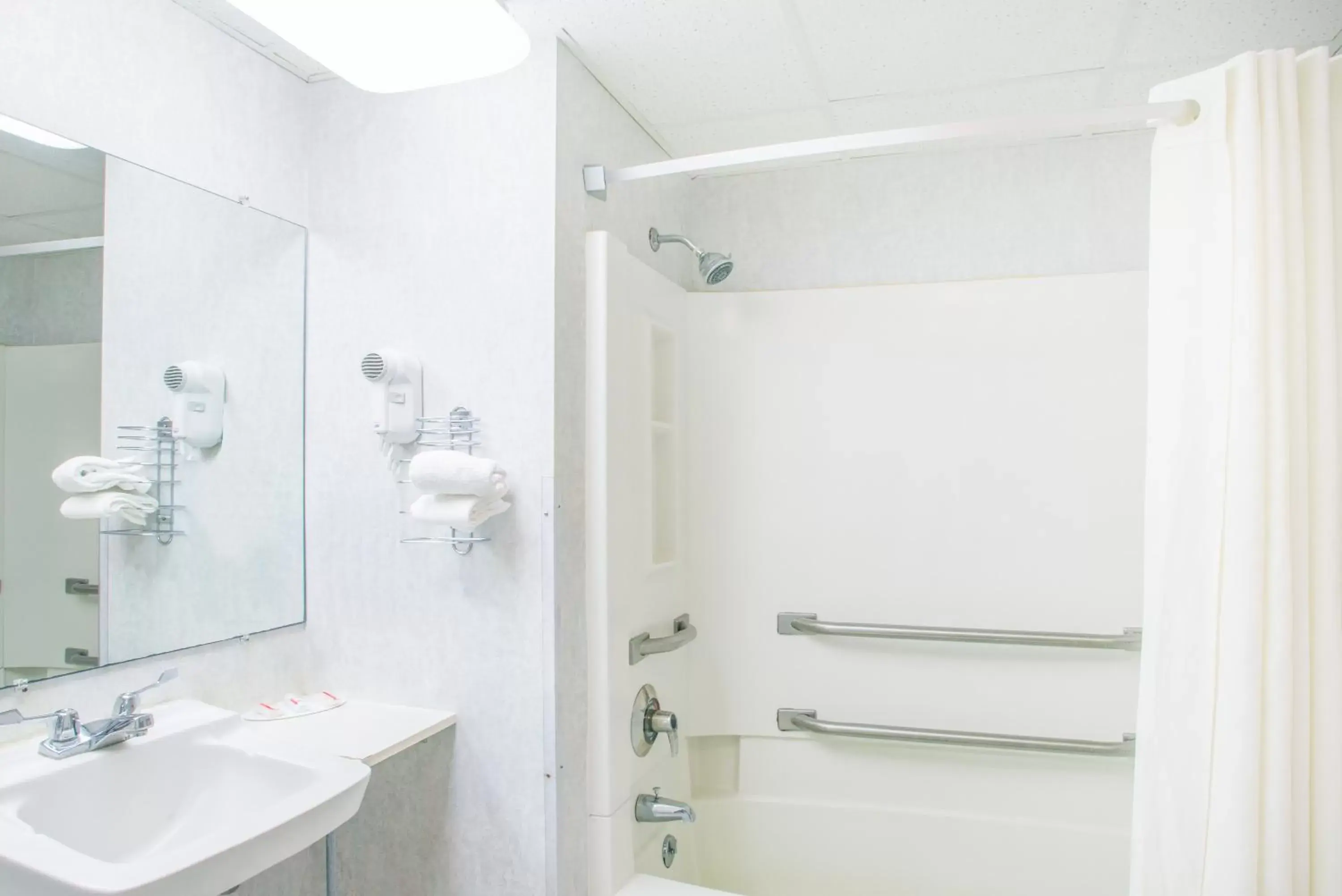 1 Queen Bed Room with Kitchenette in Super 8 by Wyndham Plattsburgh 1 Queen Bed Room with Kitchenette in Super 8 by Wyndham Plattsburgh