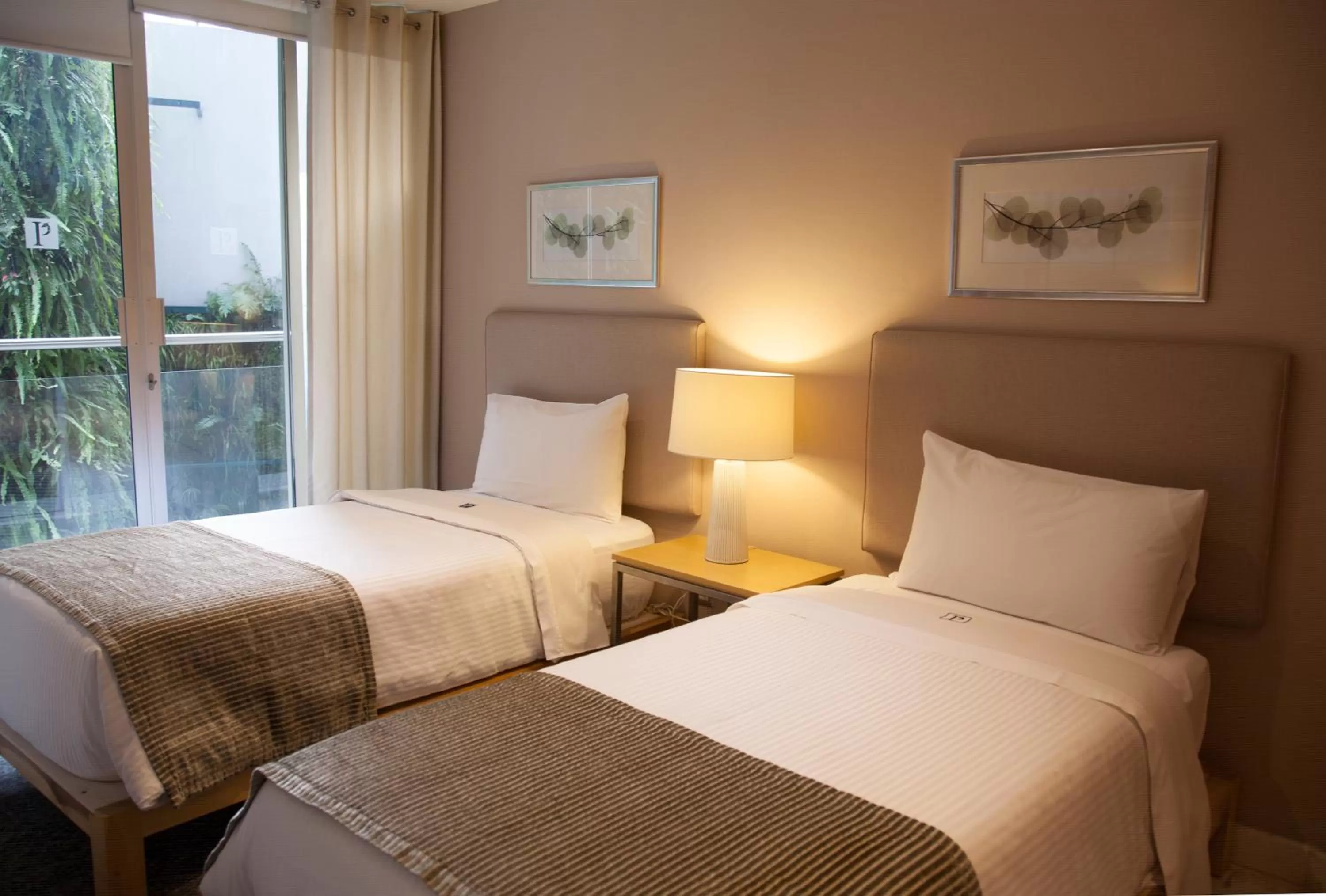 Bedroom, Bed in Pennsylvania Suites