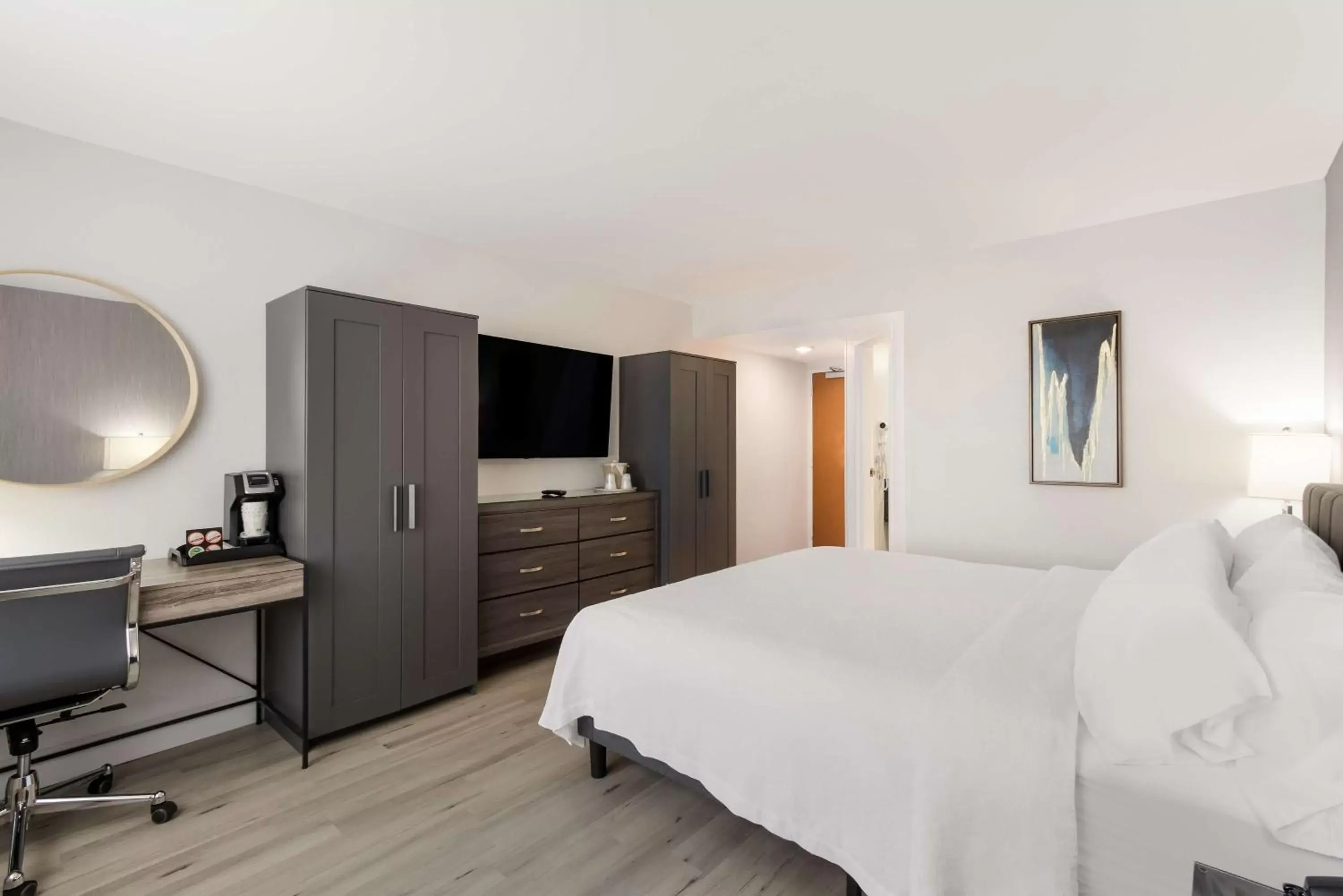 King Room with Roll-In Shower - Disability Access in SureStay Plus Hotel by Best Western Scottsdale North King Room with Roll-In Shower - Disability Access in SureStay Plus Hotel by Best Western Scottsdale North