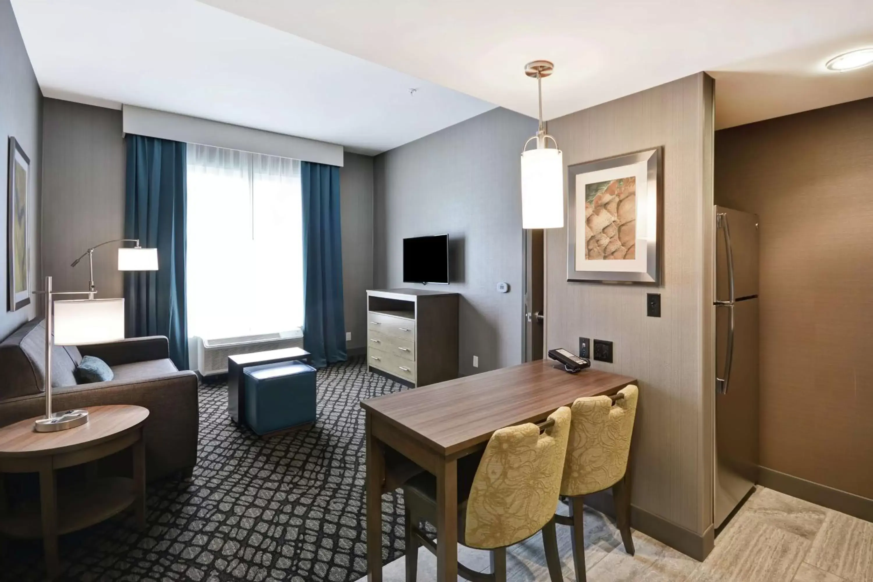 Bedroom, TV/Entertainment Center in Homewood Suites By Hilton Warren Detroit