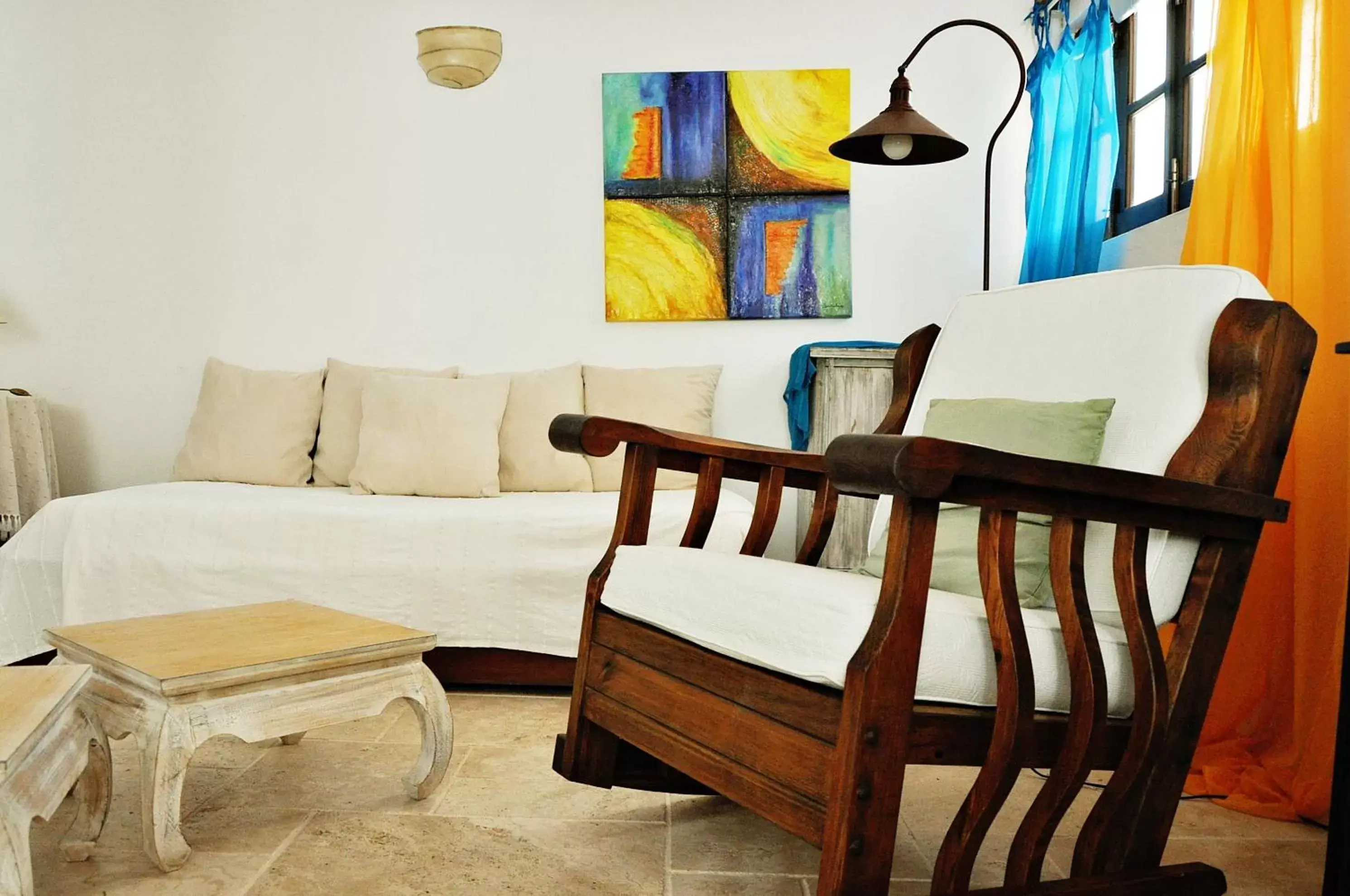 Living room, Seating Area in Uma Casa a Beira Sol