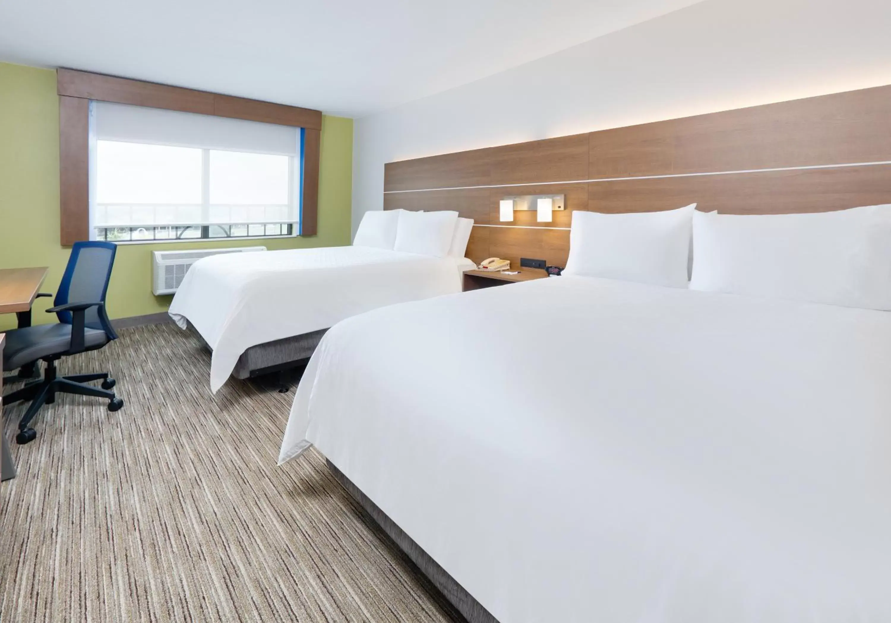 Bed in Holiday Inn Express Northwest near Sea World, an IHG Hotel