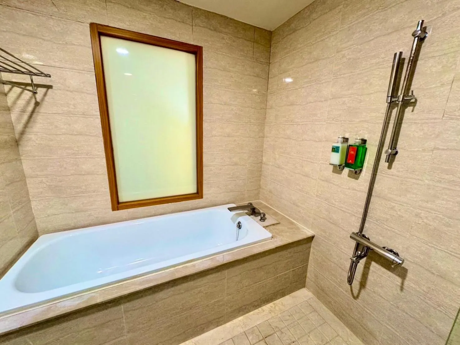 Shower, Bathroom in Best Hotel
