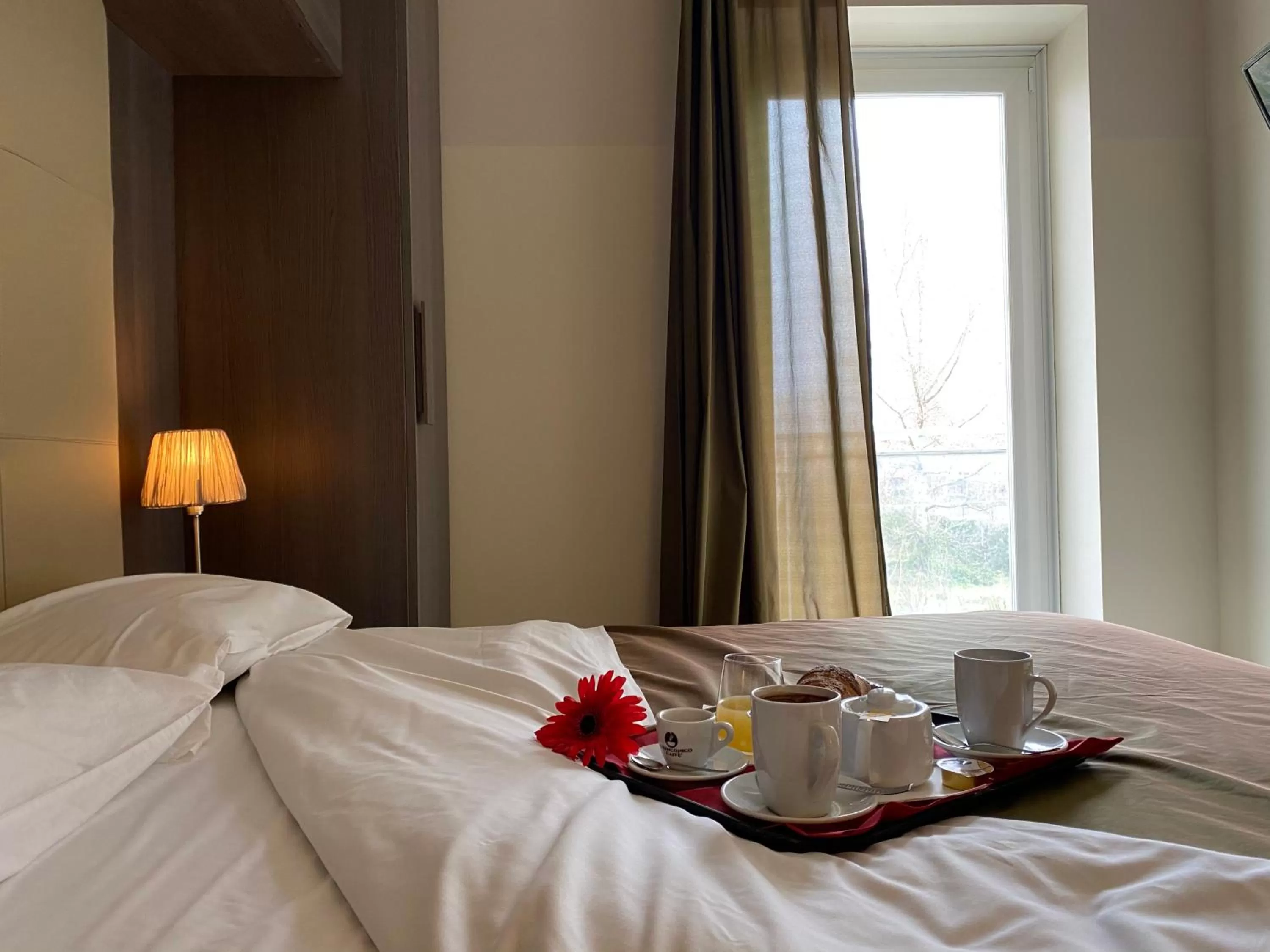 Breakfast, Bed in Victoria Hotel