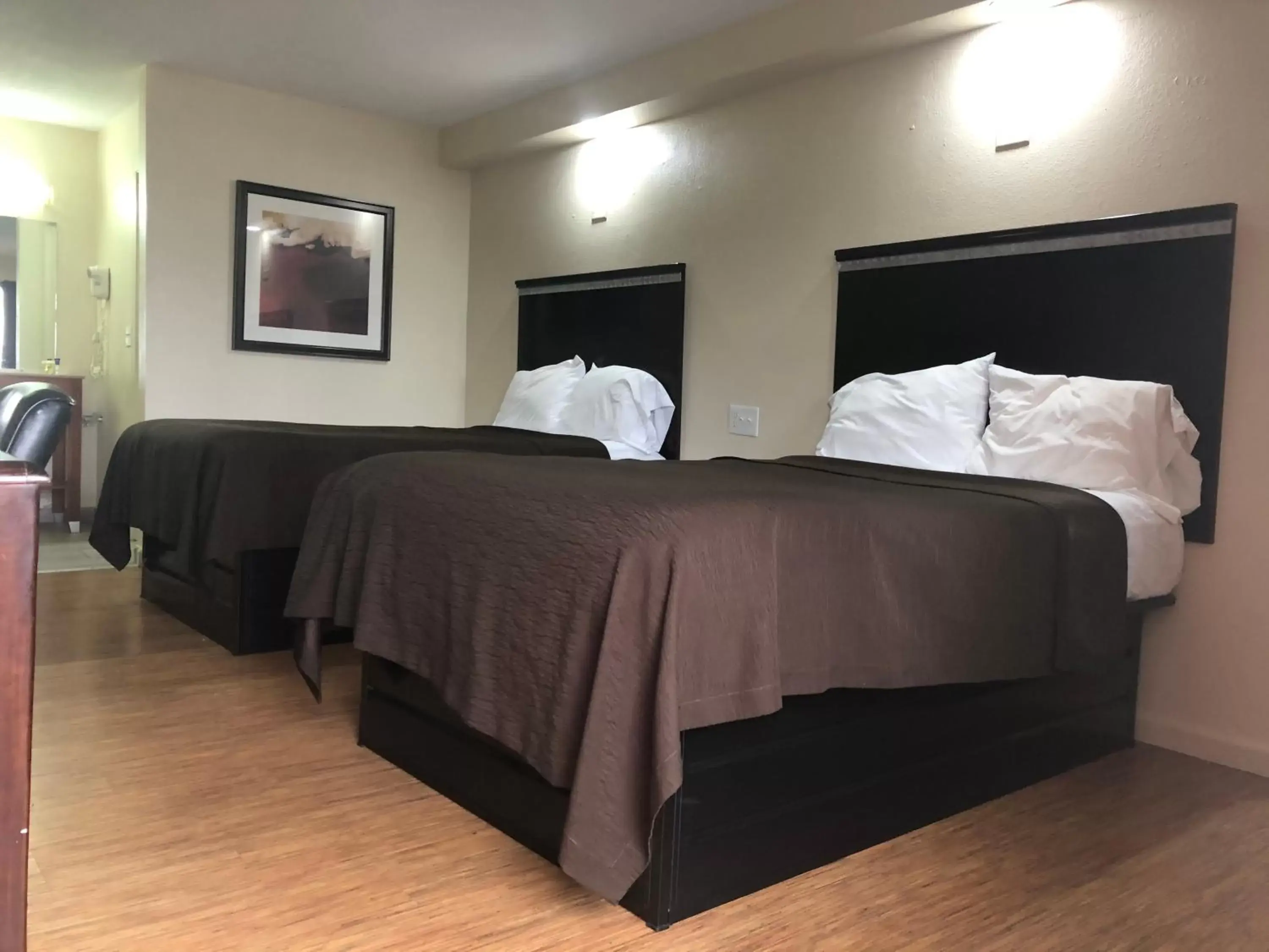 Bed in Crossroads Inn