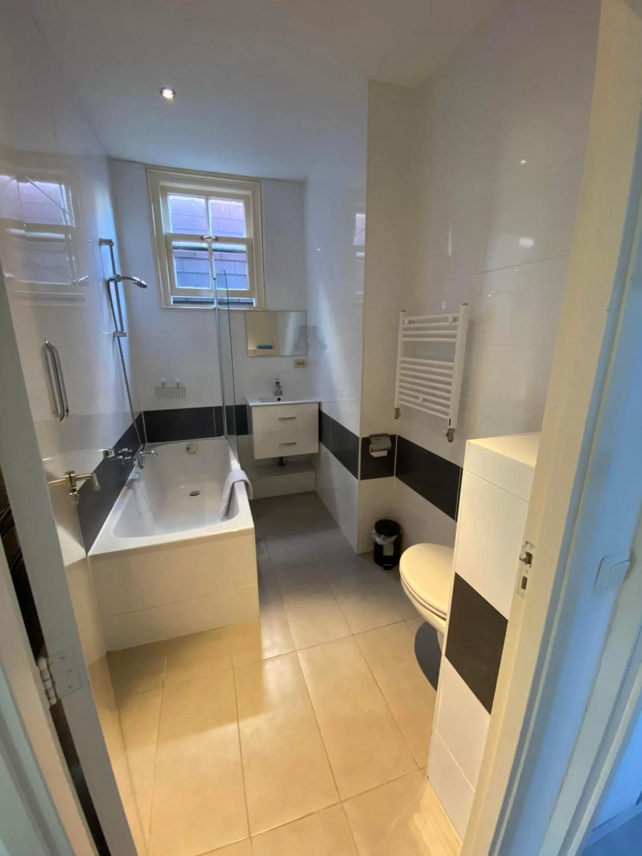 Bathroom in Hotel Bridges House - Delft City Centre