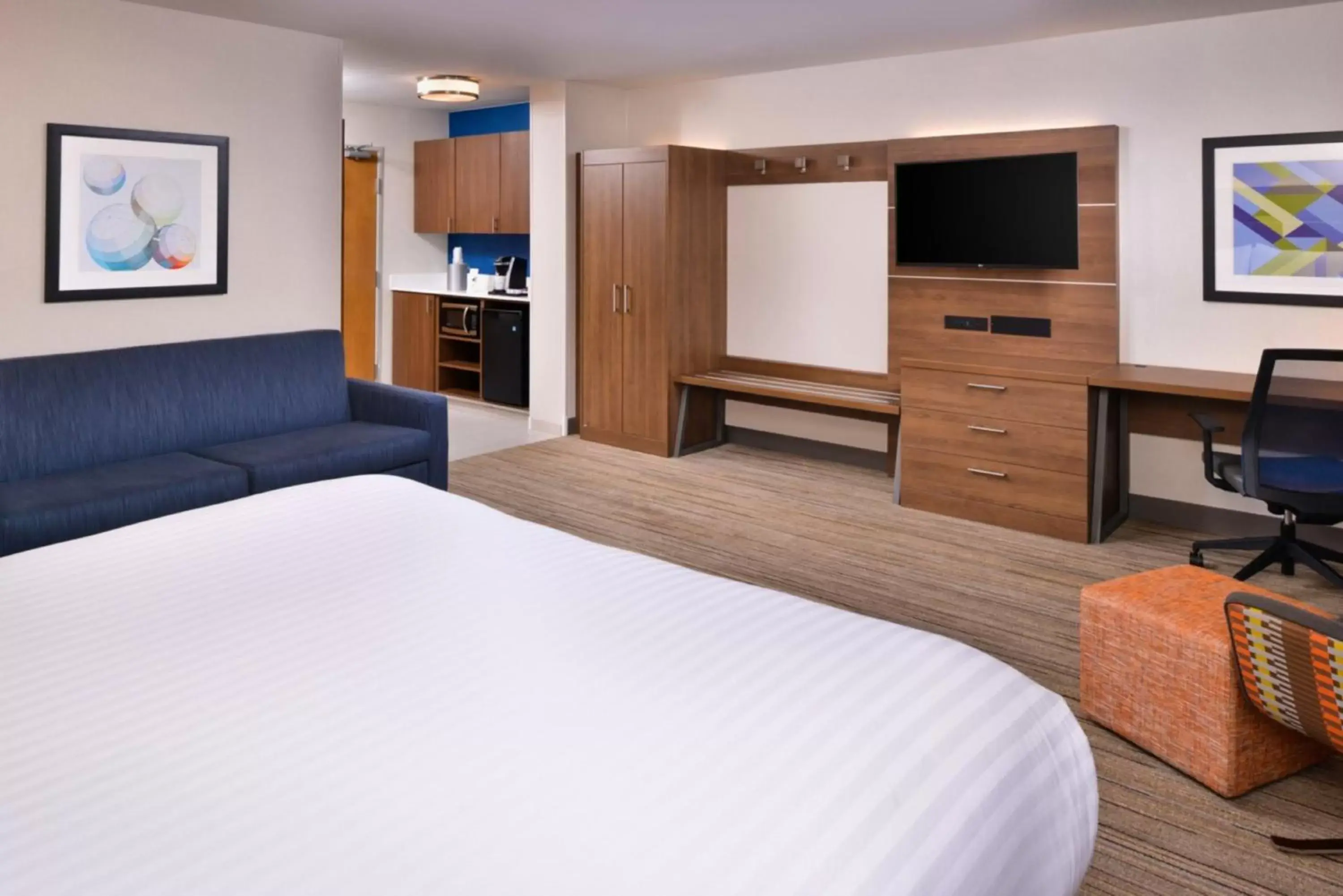Bedroom, Bed in Holiday Inn Express Walnut Creek, an IHG Hotel