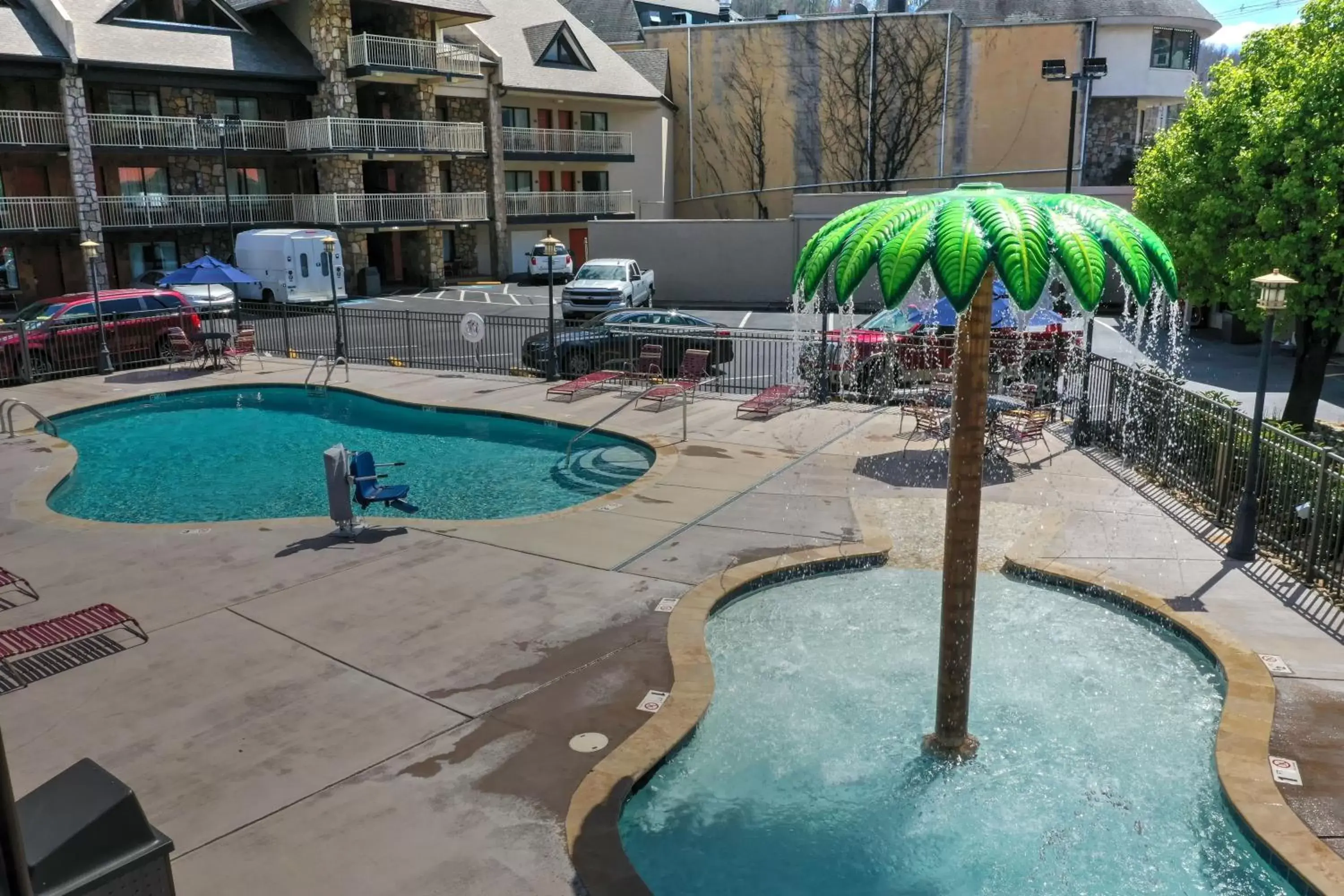 Swimming Pool in Crossroads Inn & Suites