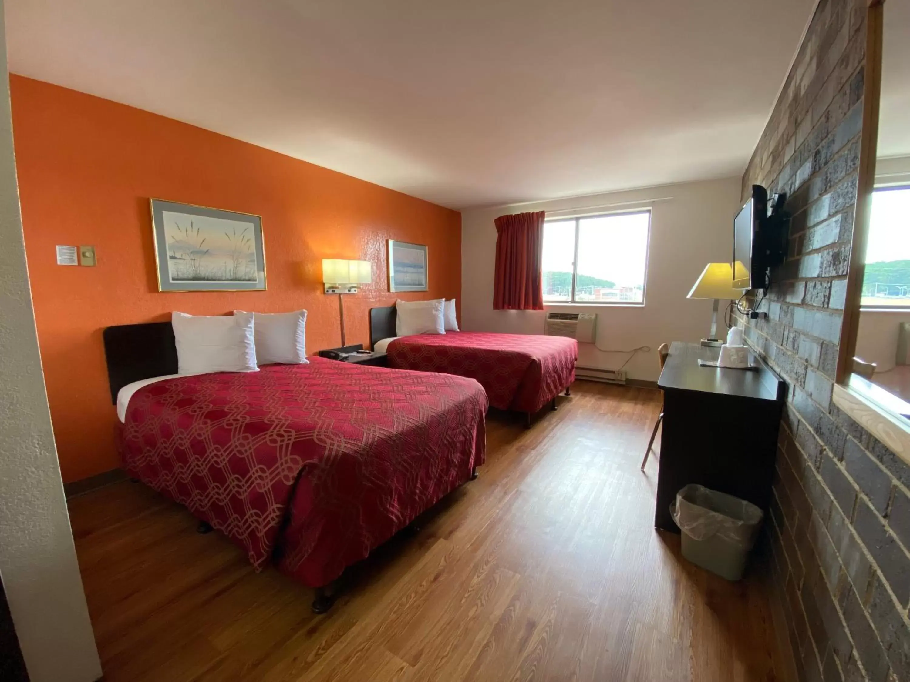 Photo of the whole room, Bed in Reliance Inn Photo of the whole room, Bed in Reliance Inn