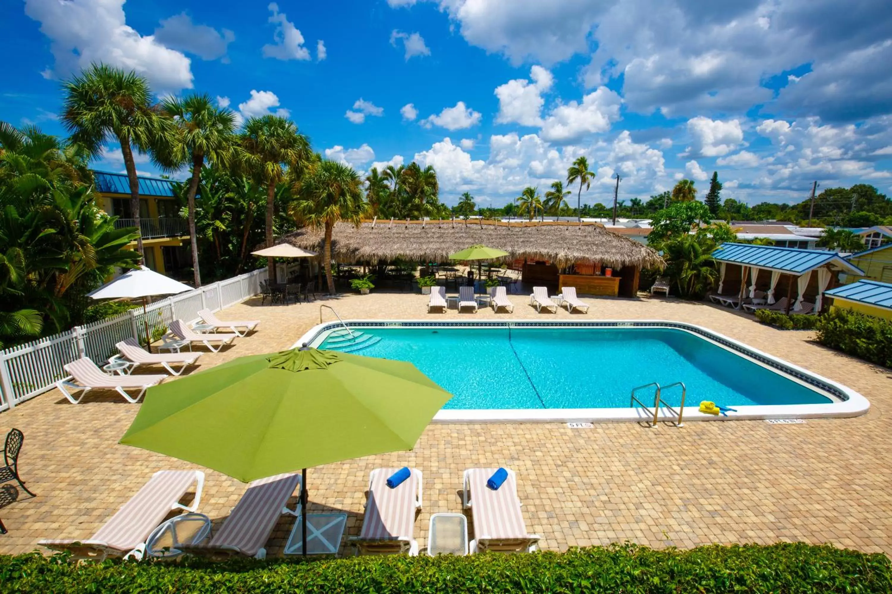 Swimming pool, Pool View in Naples Garden Inn