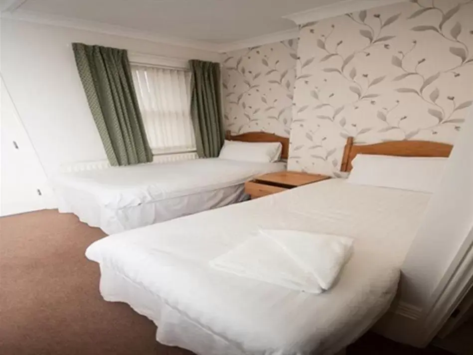 Twin Room with Private Bathroom in Fox Inn