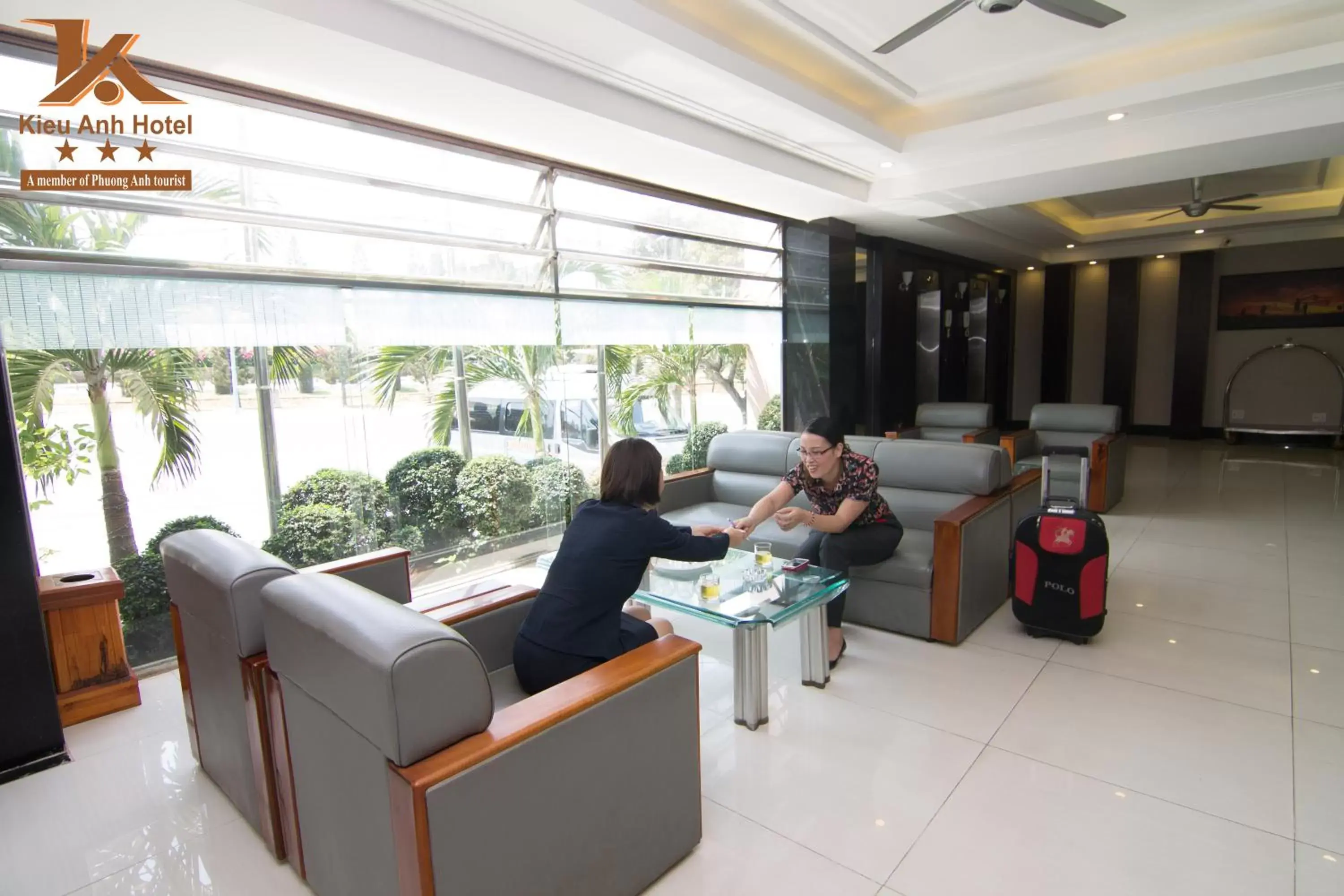 Communal lounge/ TV room in Kieu Anh Hotel