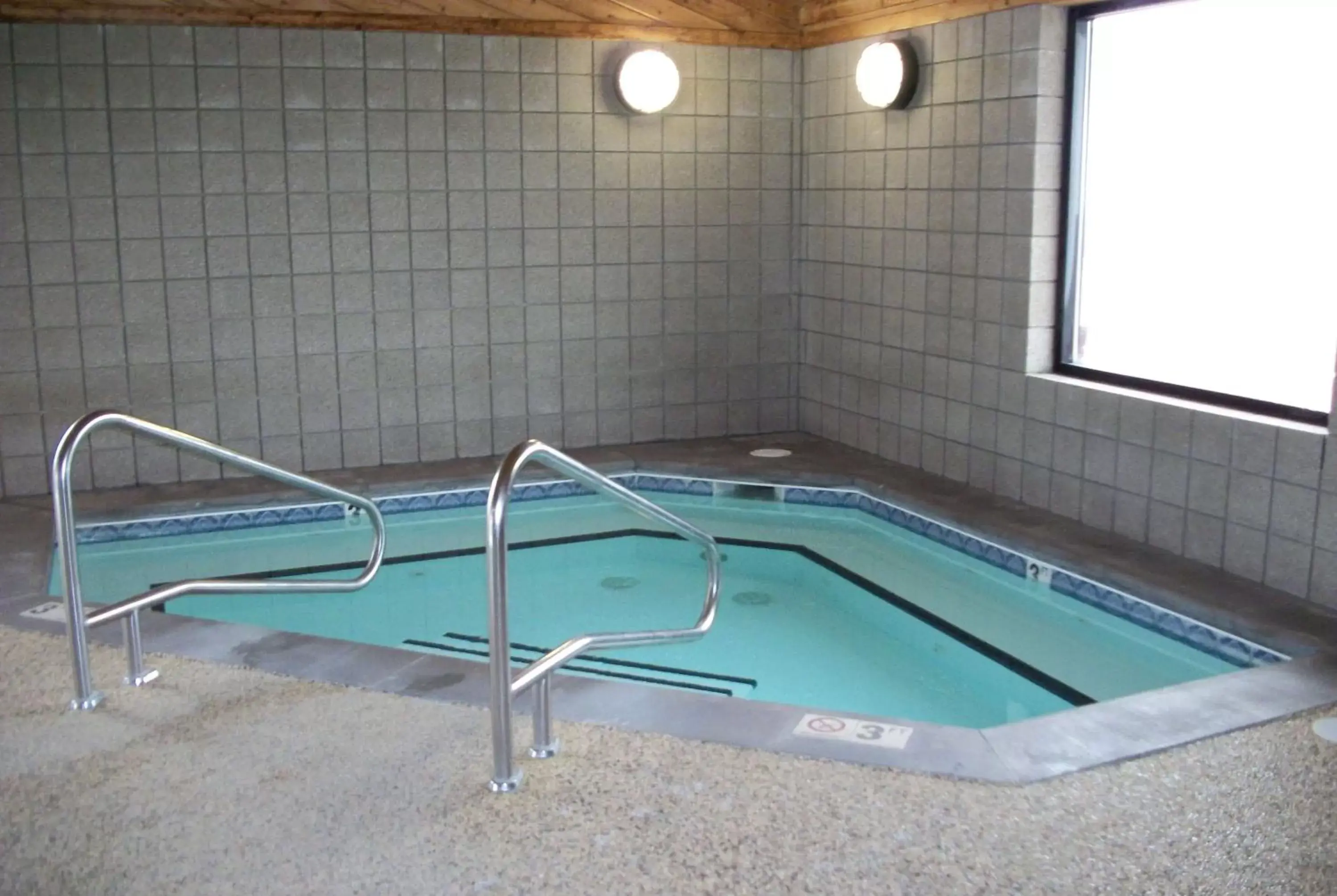 Hot Tub, Swimming Pool in AmericInn by Wyndham Beulah
