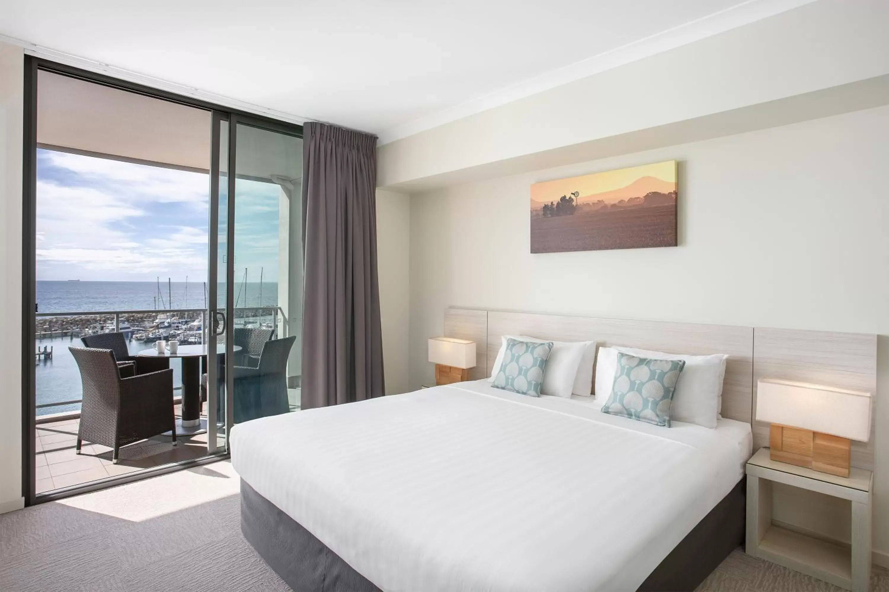 Balcony/Terrace, Bed in Mantra Geraldton