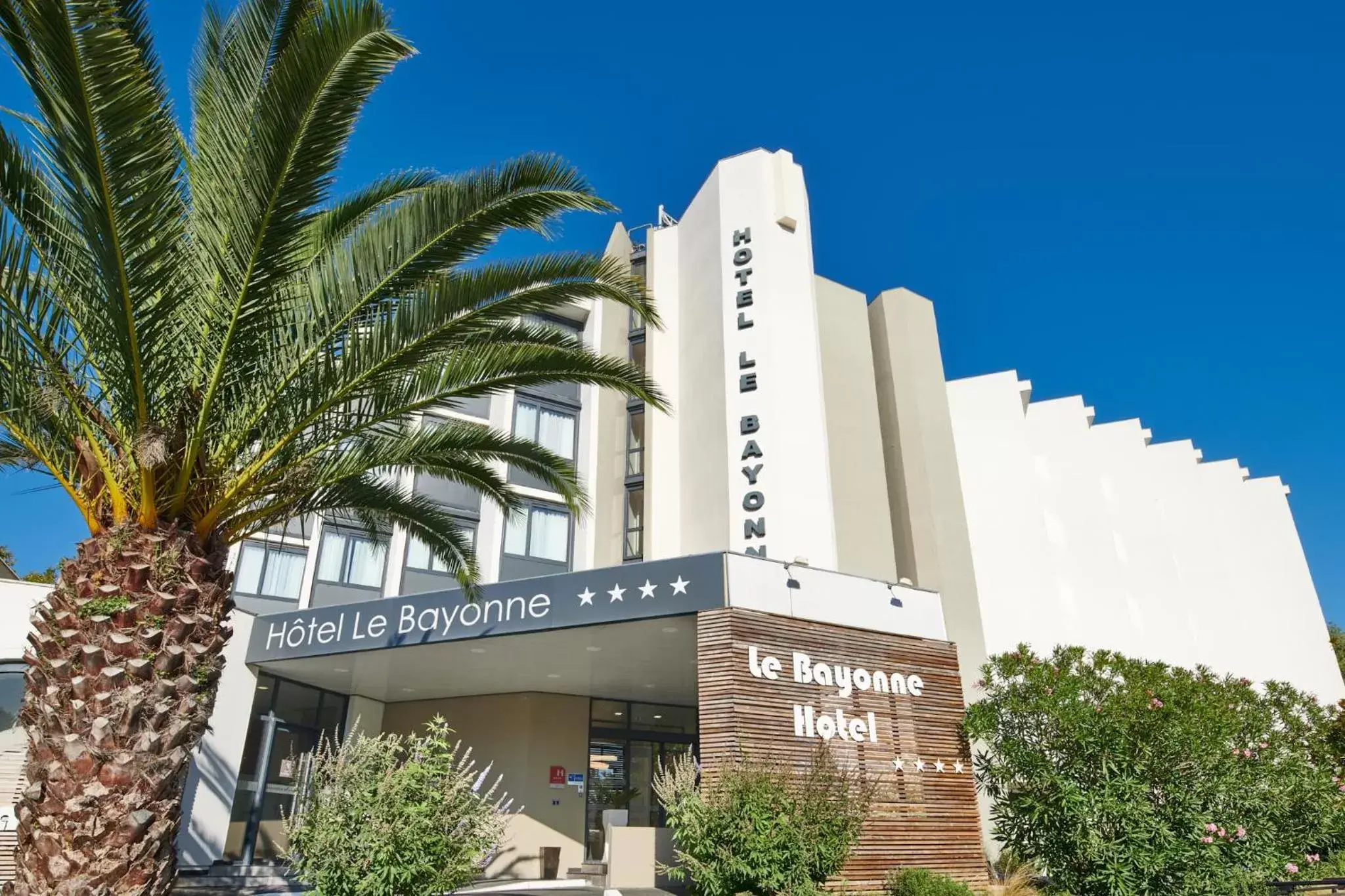 View (from property/room), Property Building in Hôtel Le Bayonne