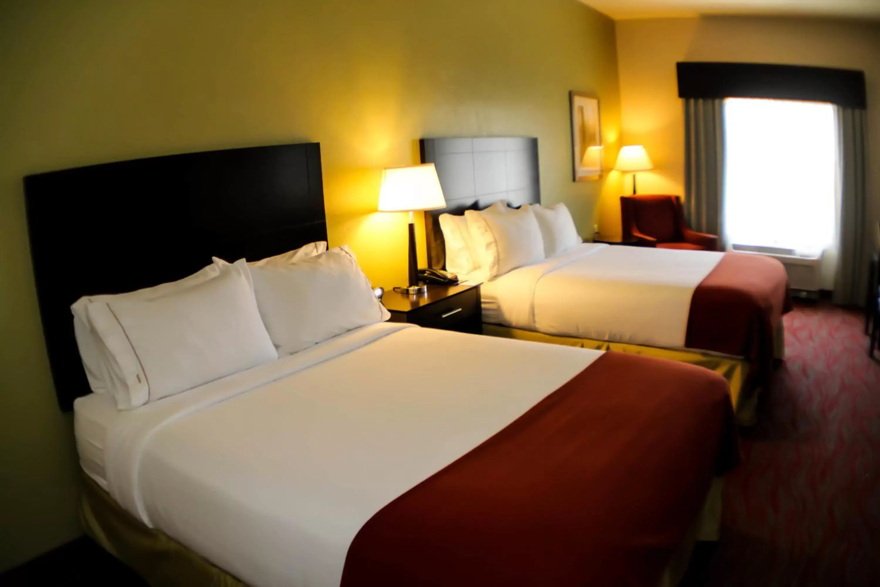 Bedroom, Bed in Holiday Inn Express & Suites Indianapolis North - Carmel, an IHG Hotel