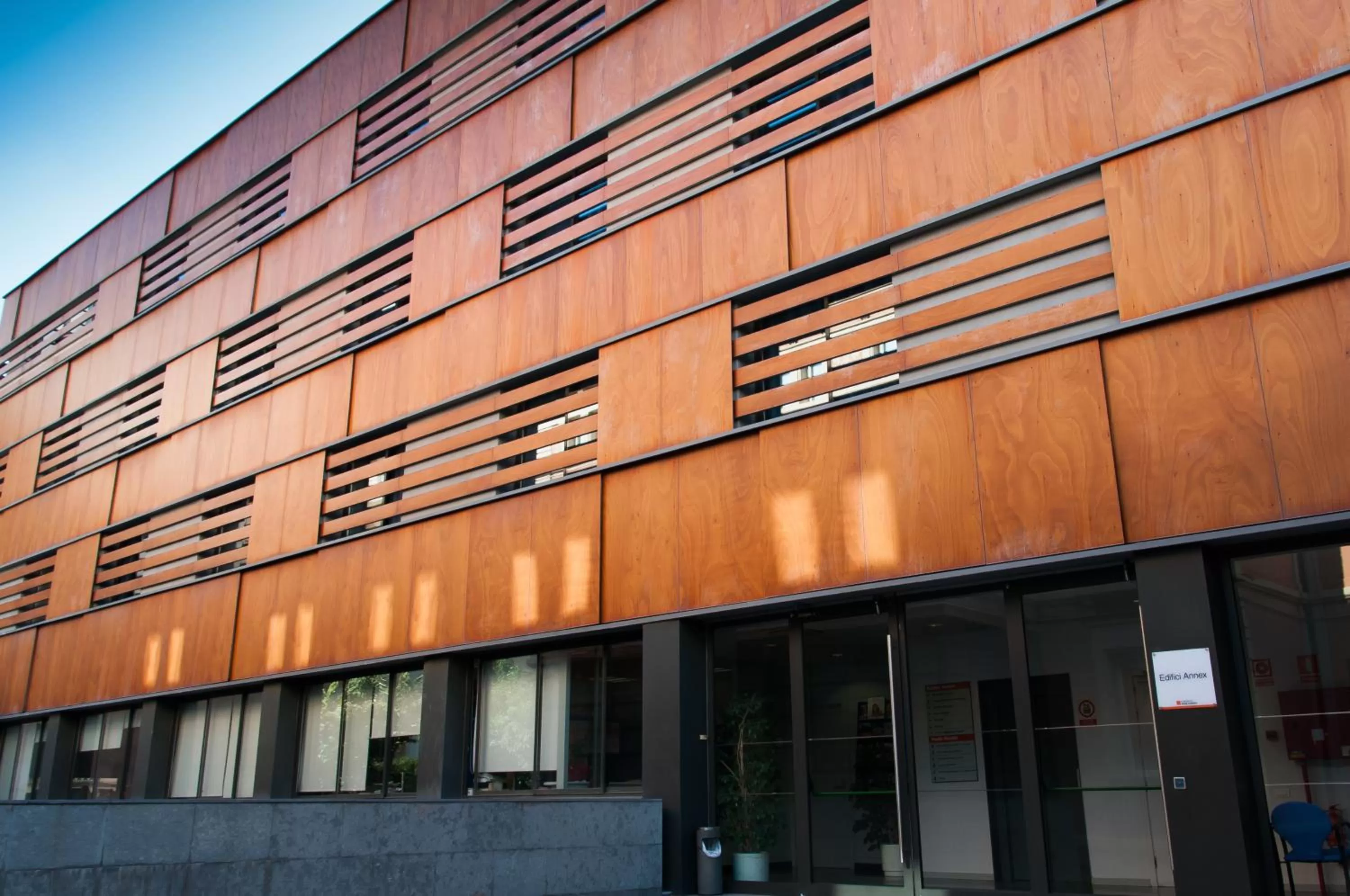 Facade/entrance in Barcelona Pere Tarrés Youth Hostel