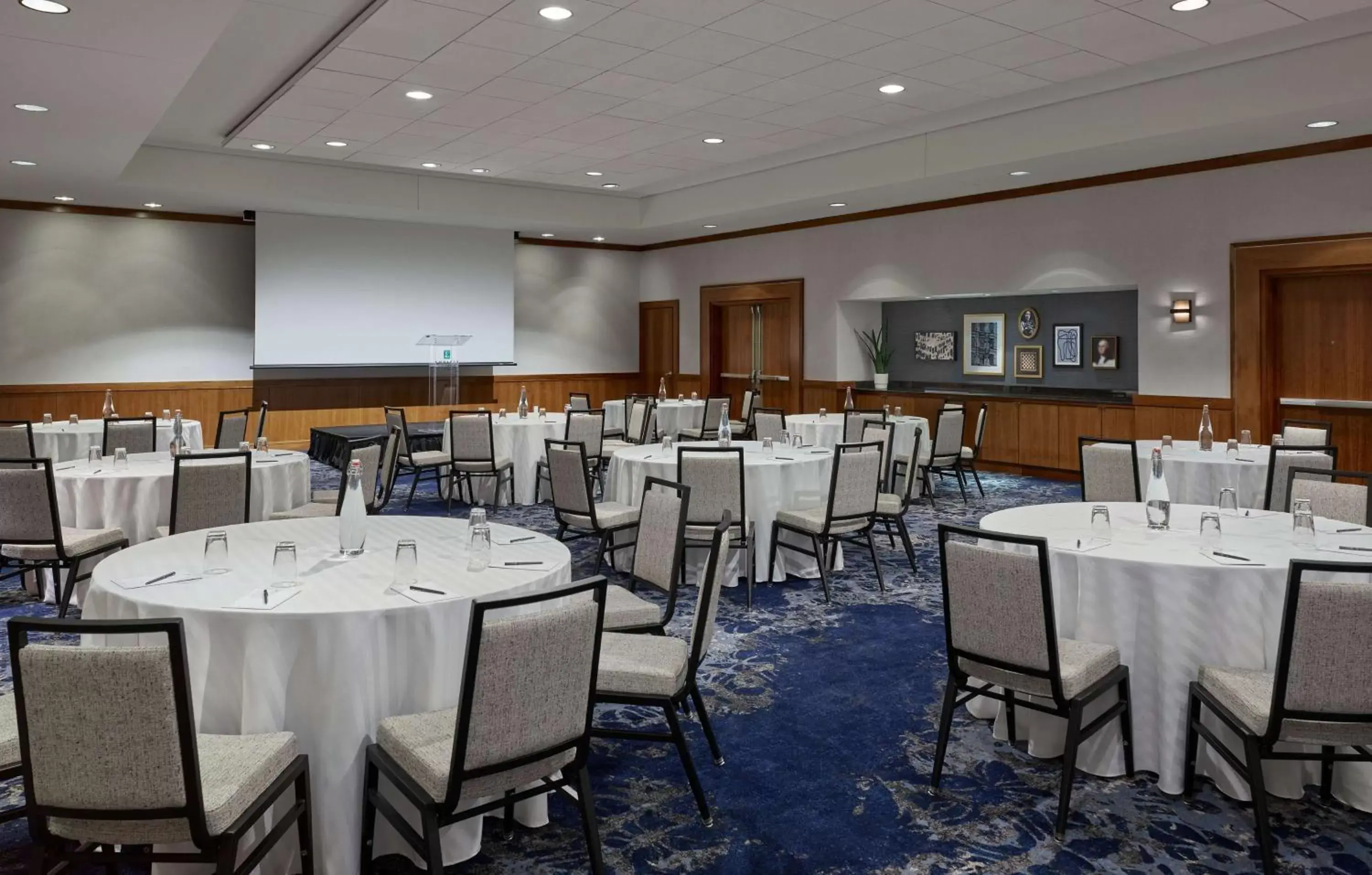 Meeting/conference room, Restaurant/Places to Eat in Embassy Suites by Hilton Washington DC Convention Center