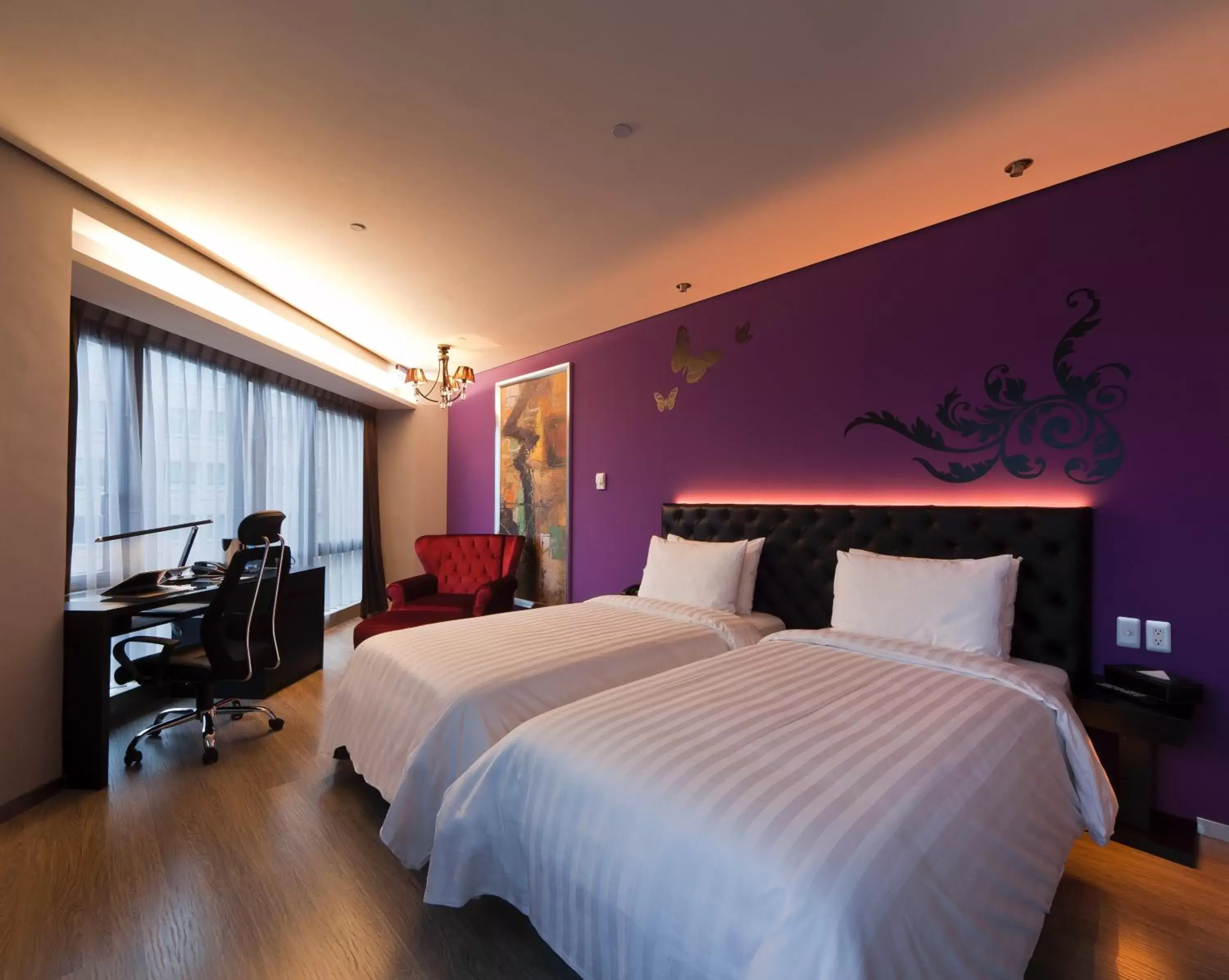 Photo of the whole room, Bed in FX Hotel Taipei Nanjing East Road Branch