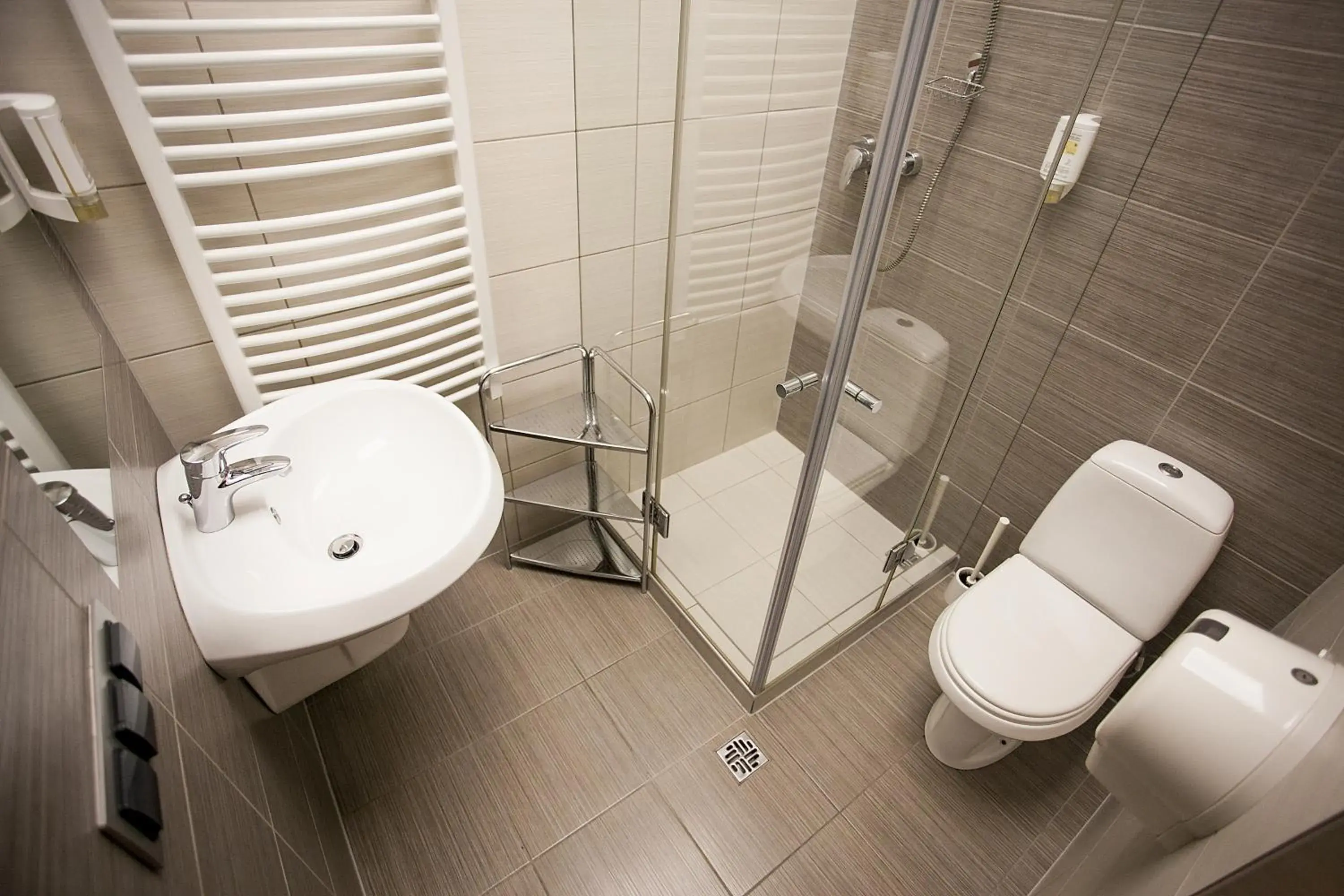 Shower, Bathroom in Aparthotel Oberża