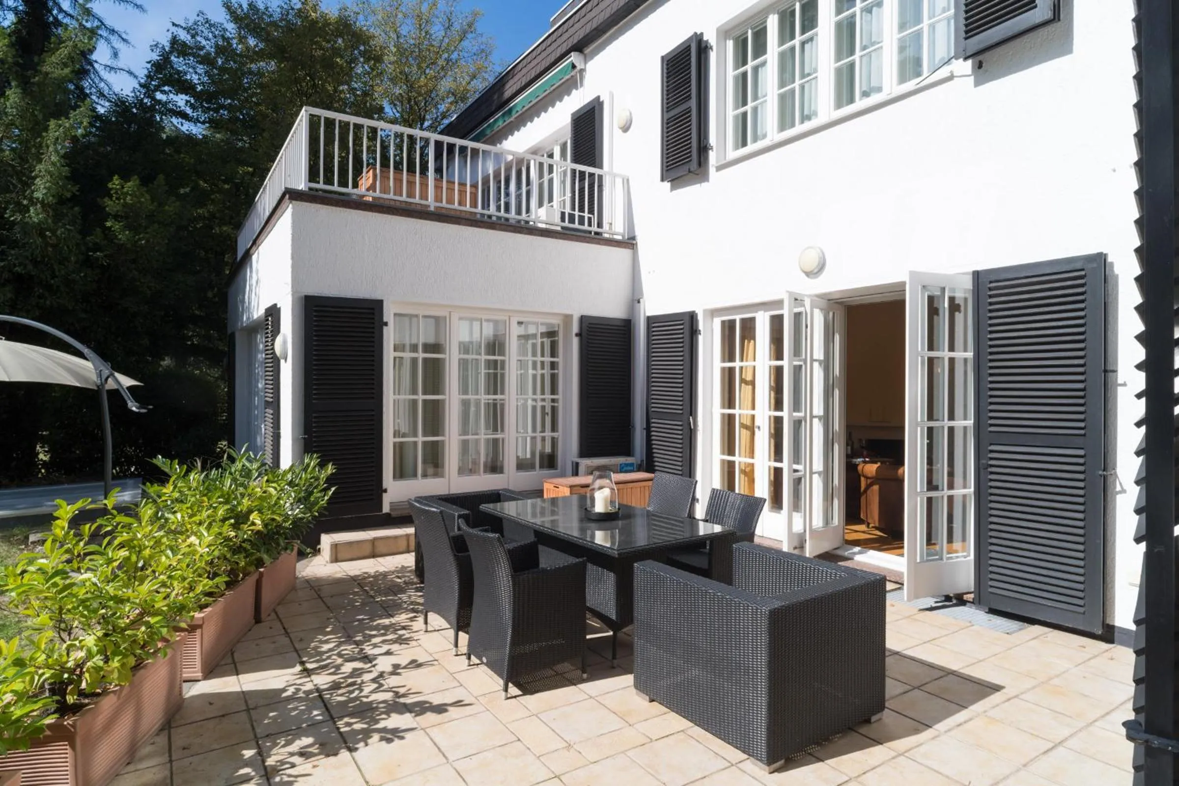 Property building in Hotel Villa im Park