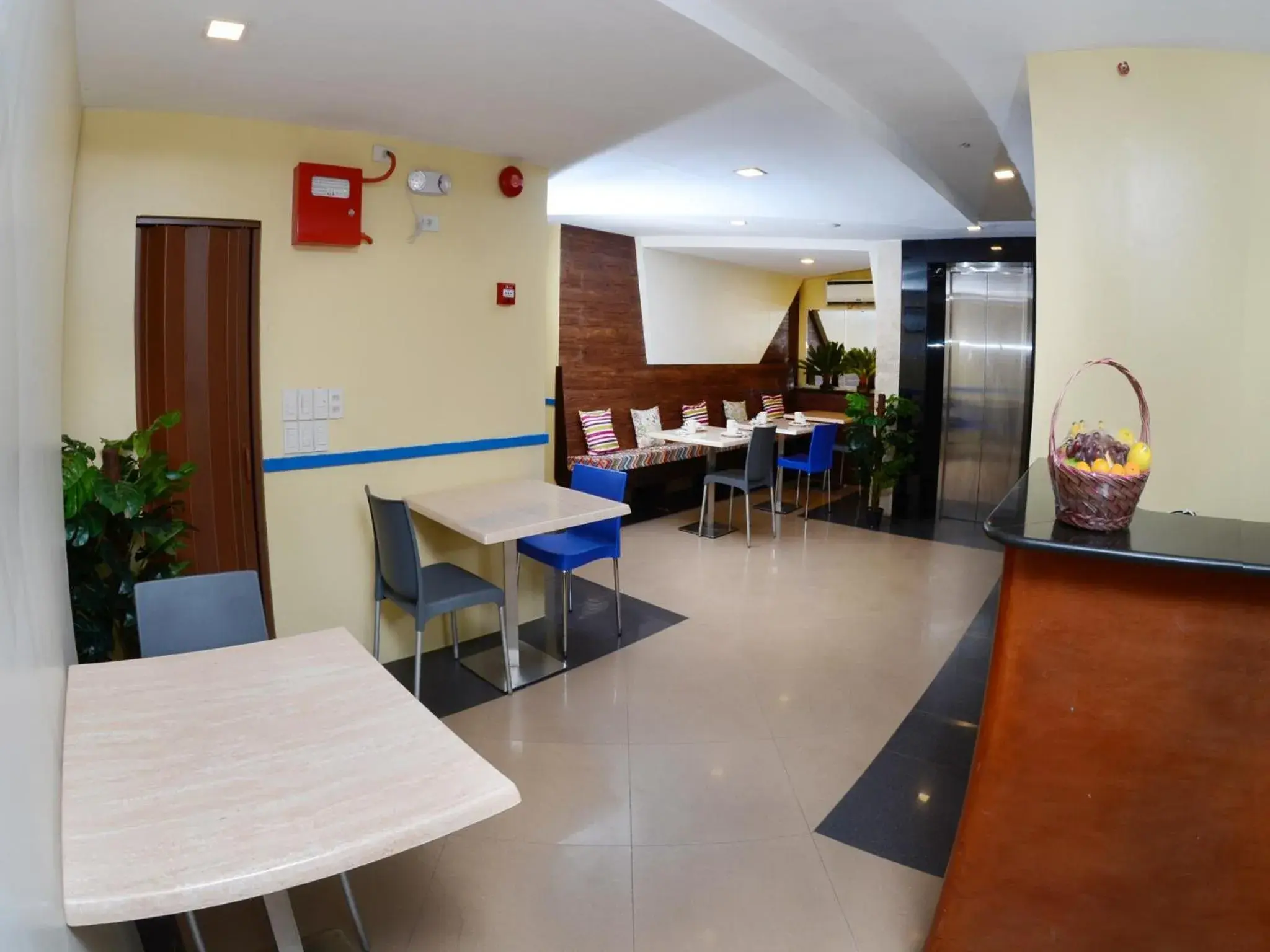 Lounge or bar, Lobby/Reception in Skyblue Hotel