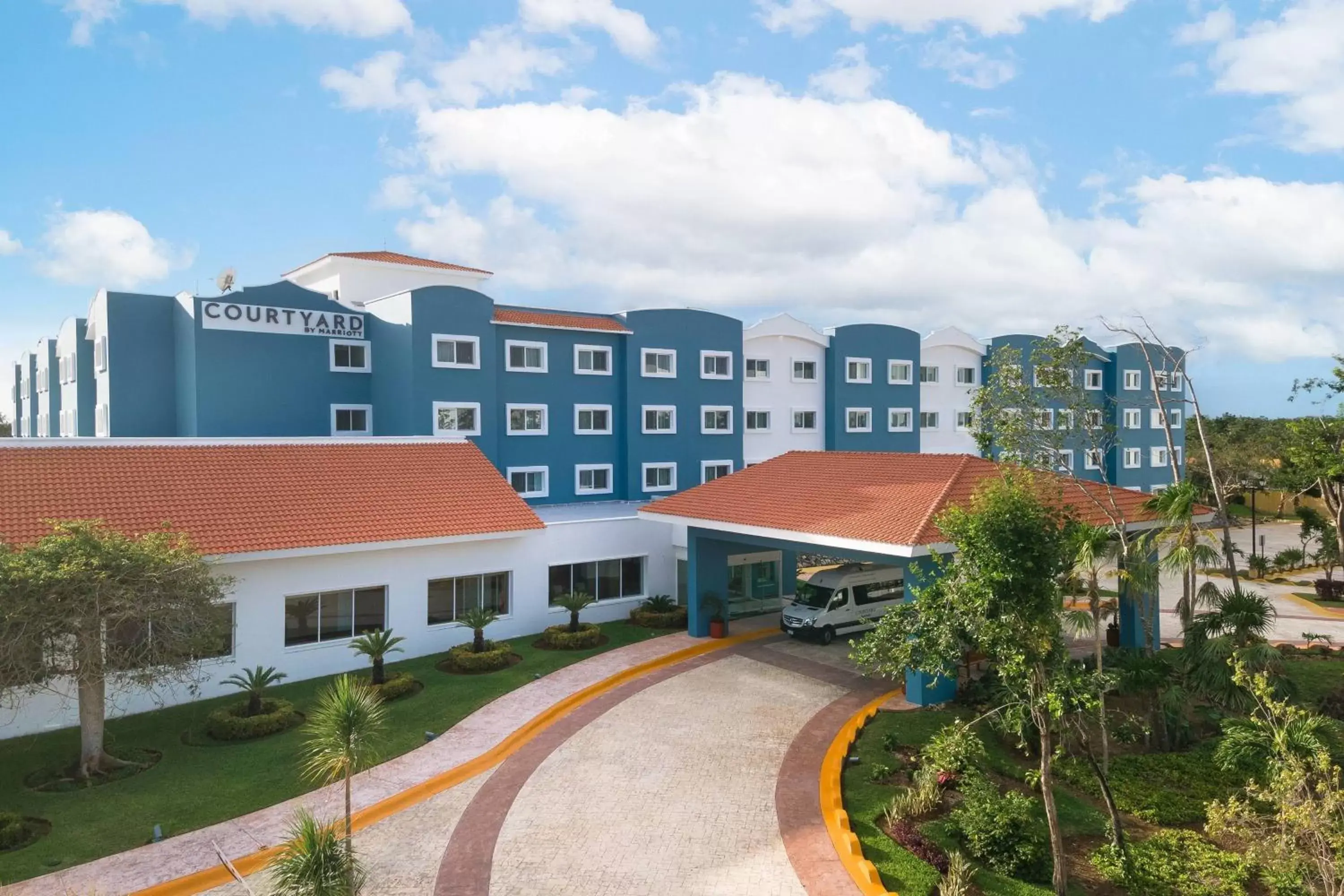 Property Building in Courtyard by Marriott Cancun Airport