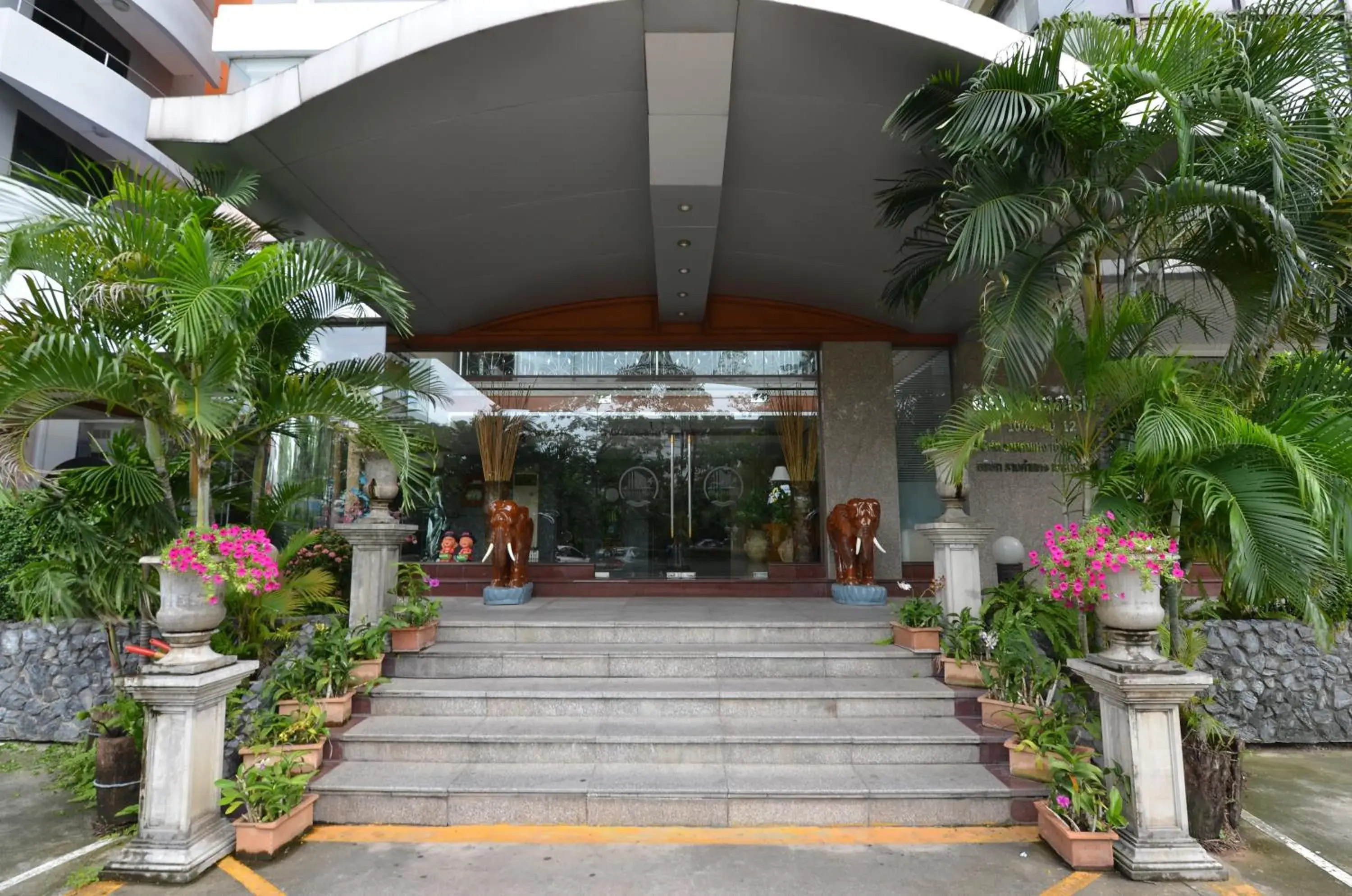 Facade/entrance in Tara Garden Hotel