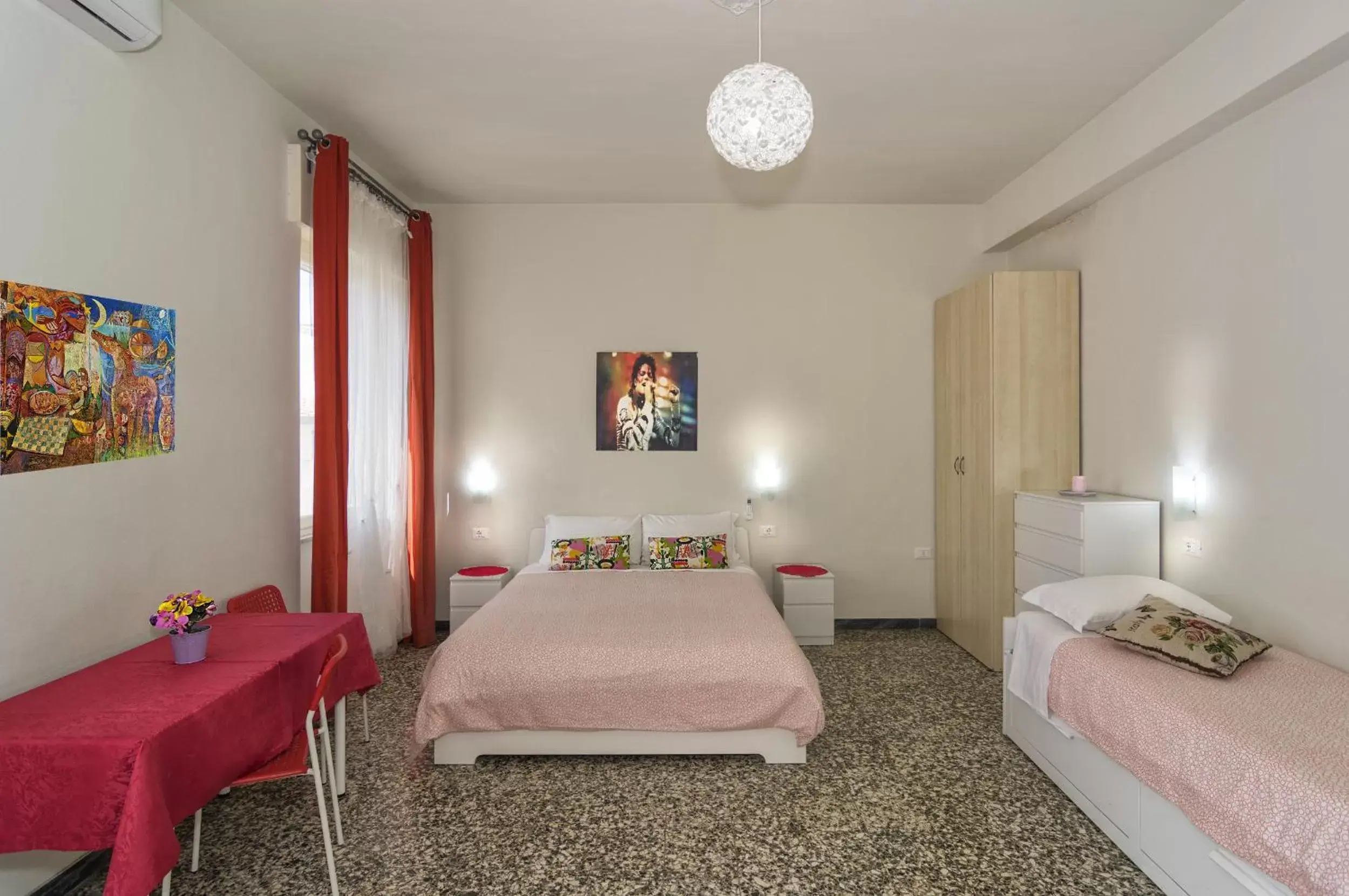 Quadruple Room with Private External Bathroom in Aliante Turist House Quadruple Room with Private External Bathroom in Aliante Turist House