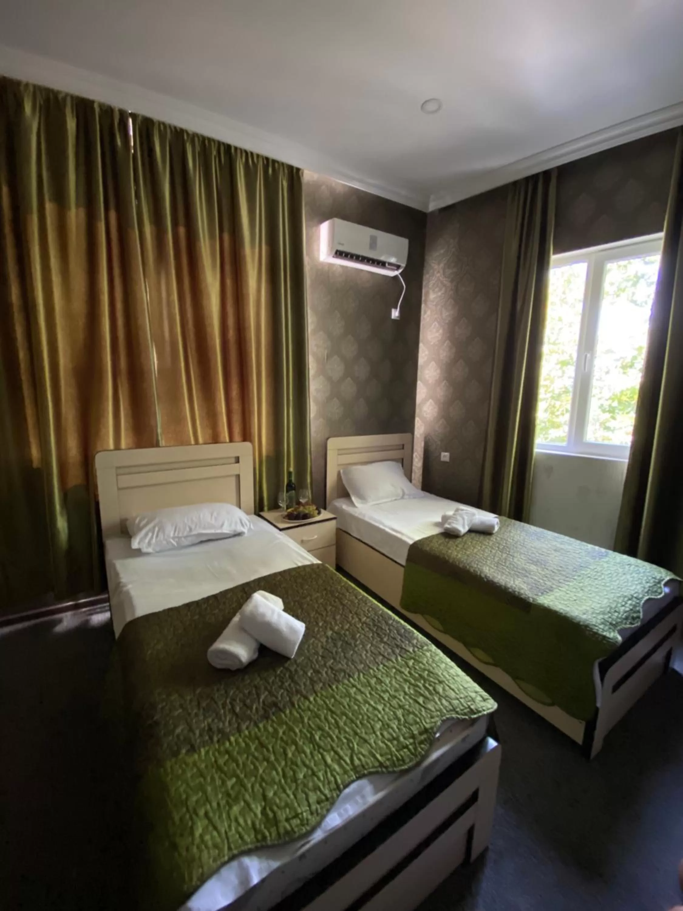 Bed in Hotel Shalimar