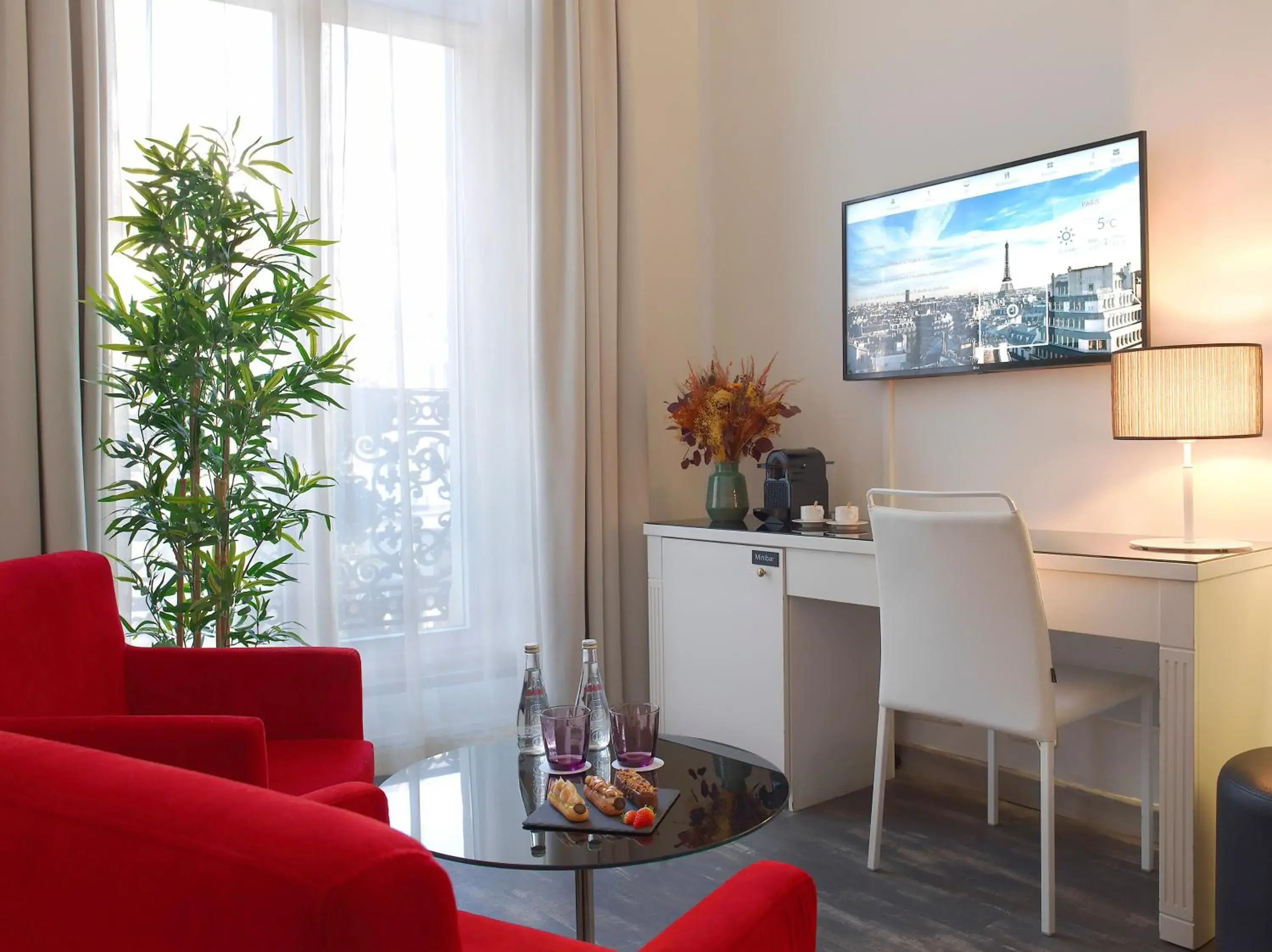 Living room, TV/Entertainment Center in Hotel Paris Opera managed by Melia