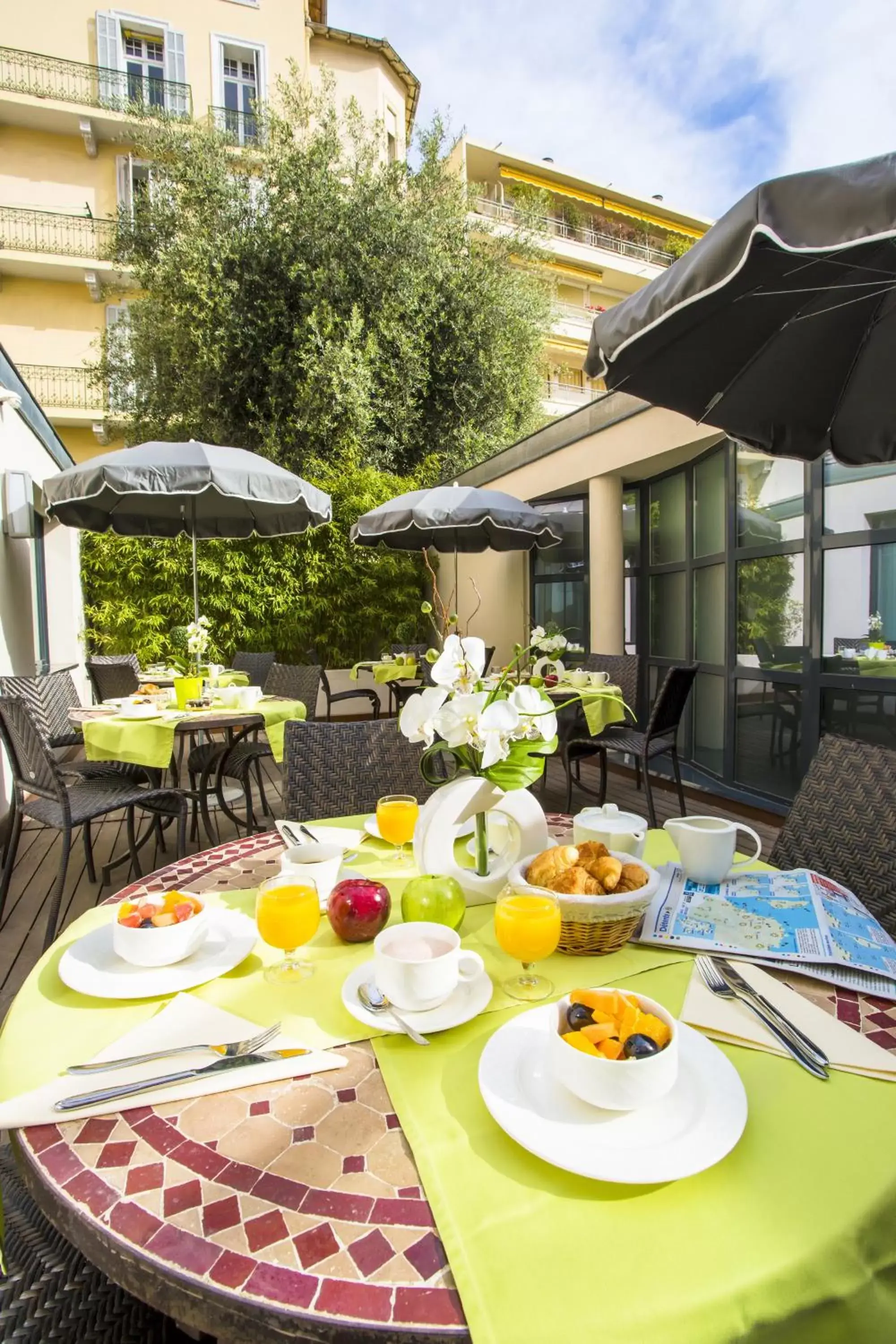 Patio, Restaurant/Places to Eat in Best Western Plus Cannes Riviera