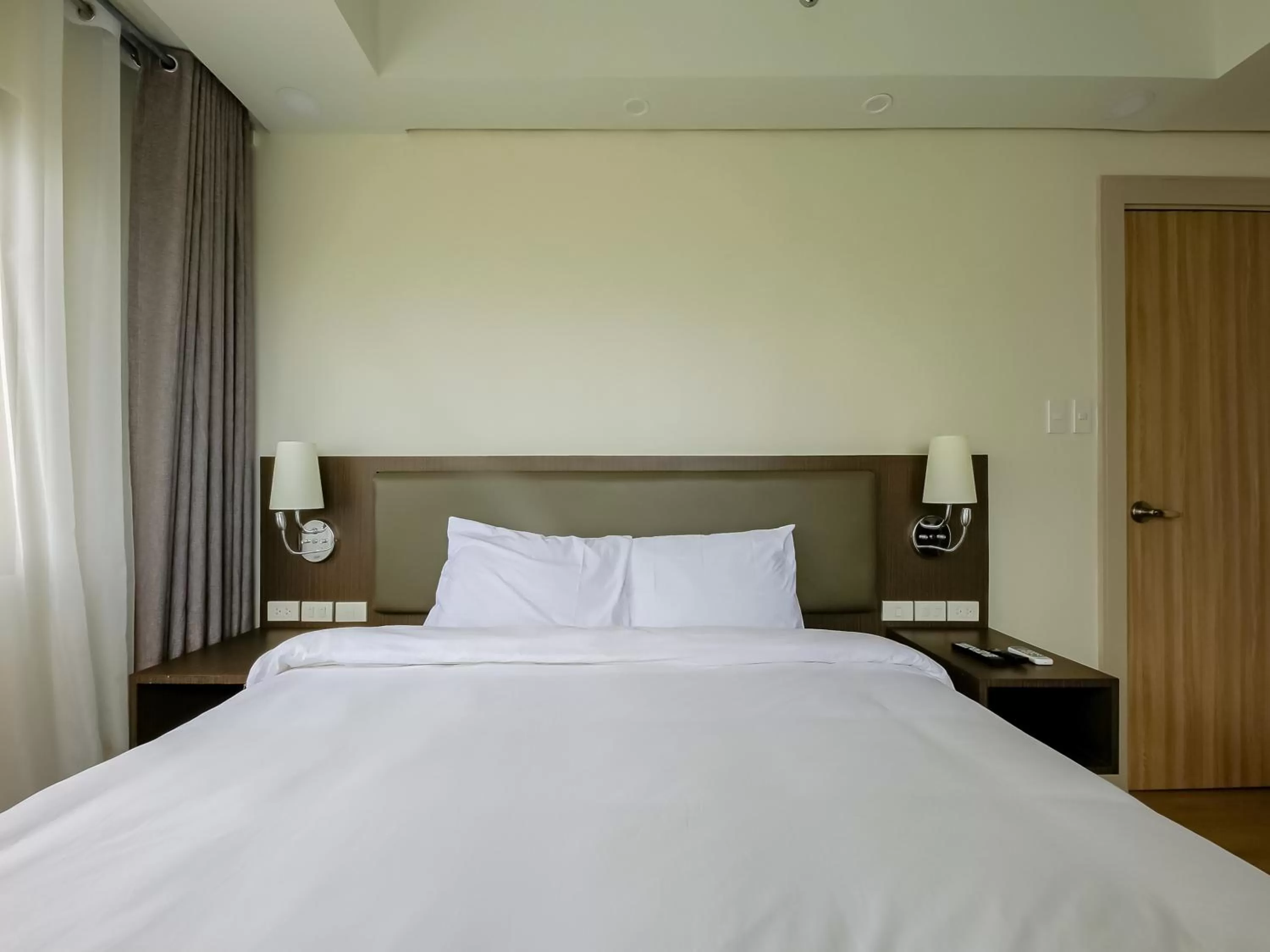 Bedroom, Bed in Capital O 804 The Residences at Bonifacio Civic Center