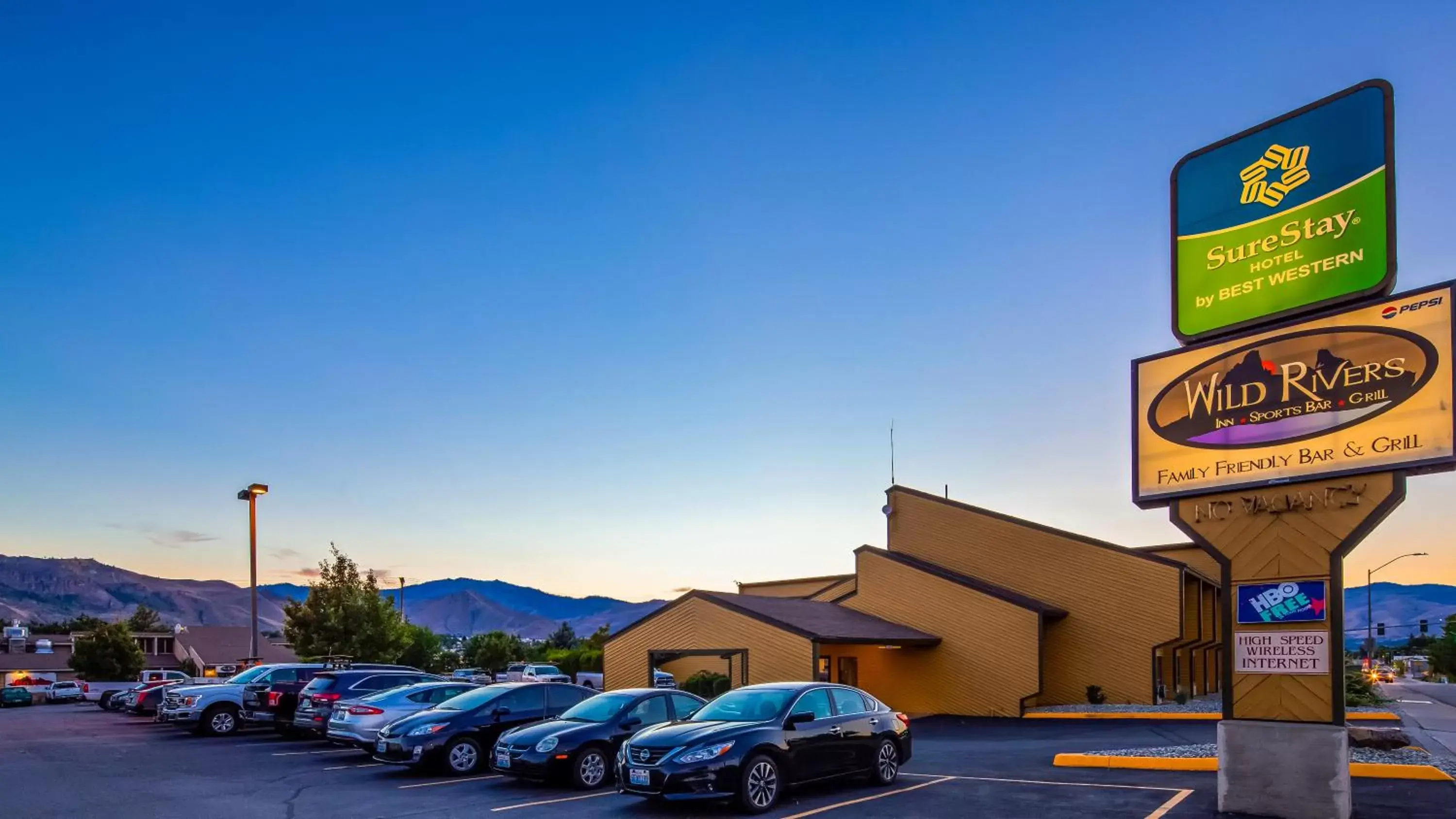 Facade/entrance, Property Building in SureStay Hotel by Best Western Wenatchee