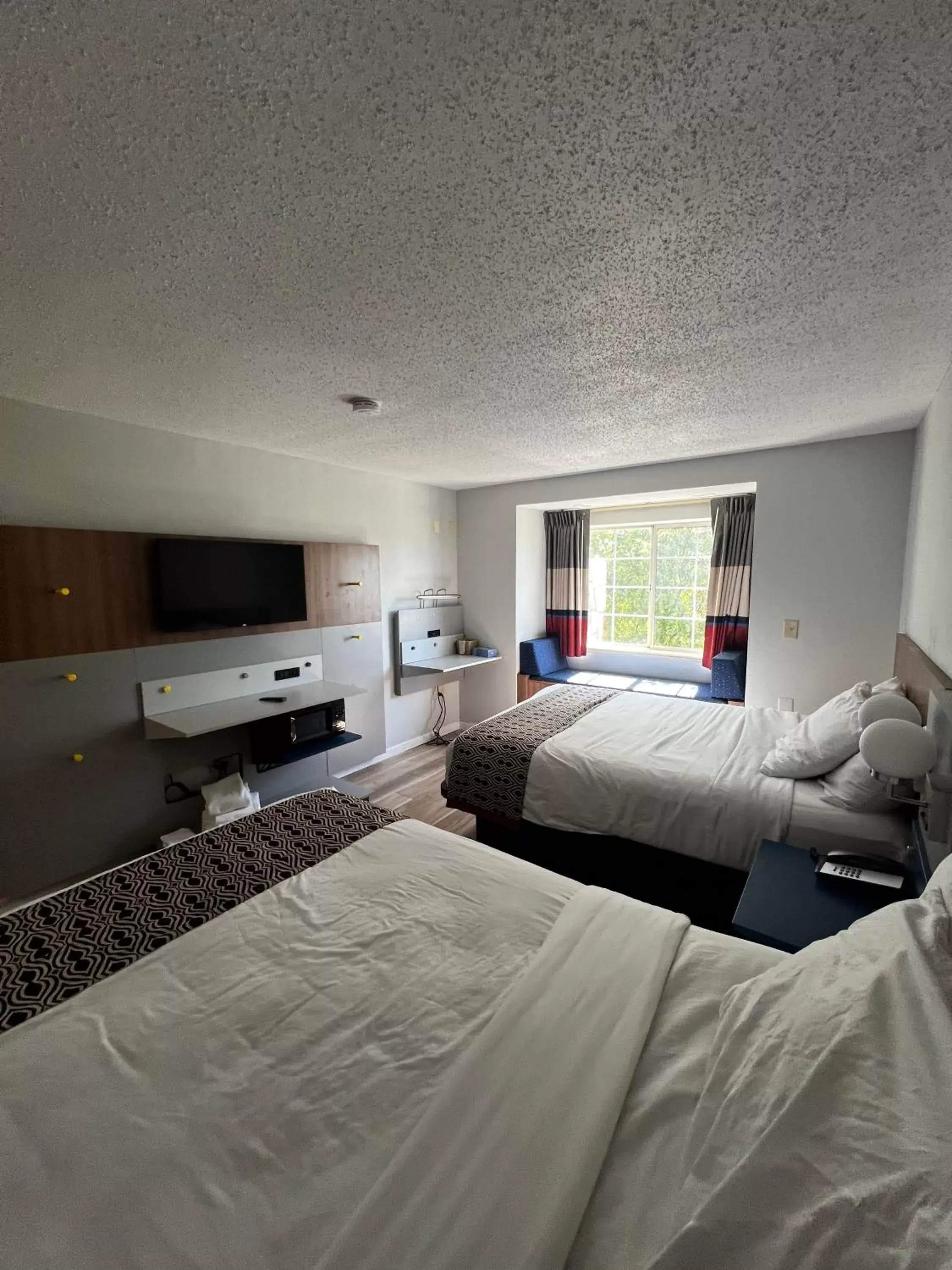 Bed in Microtel Inn by Wyndham Atlanta Airport