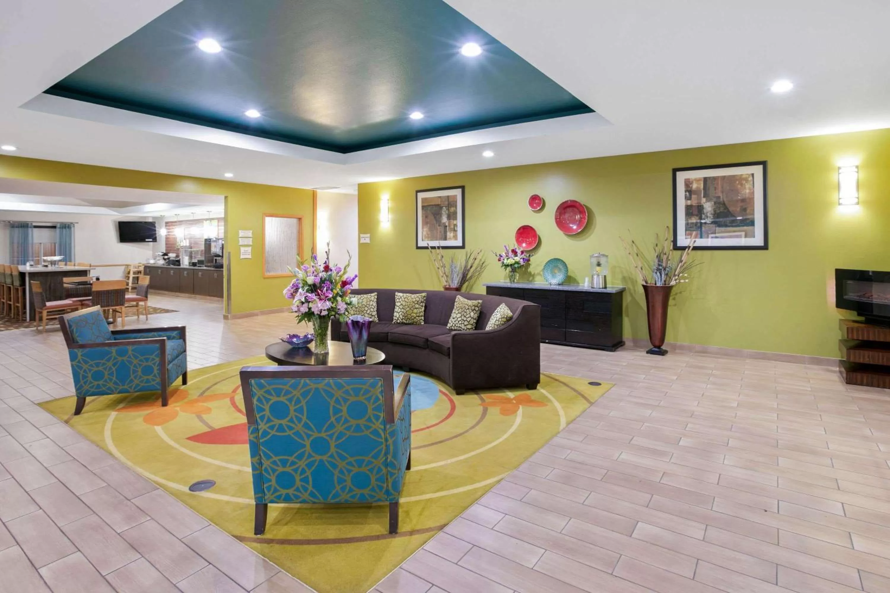 Lobby or reception in La Quinta Inn and Suites by Wyndham Paris