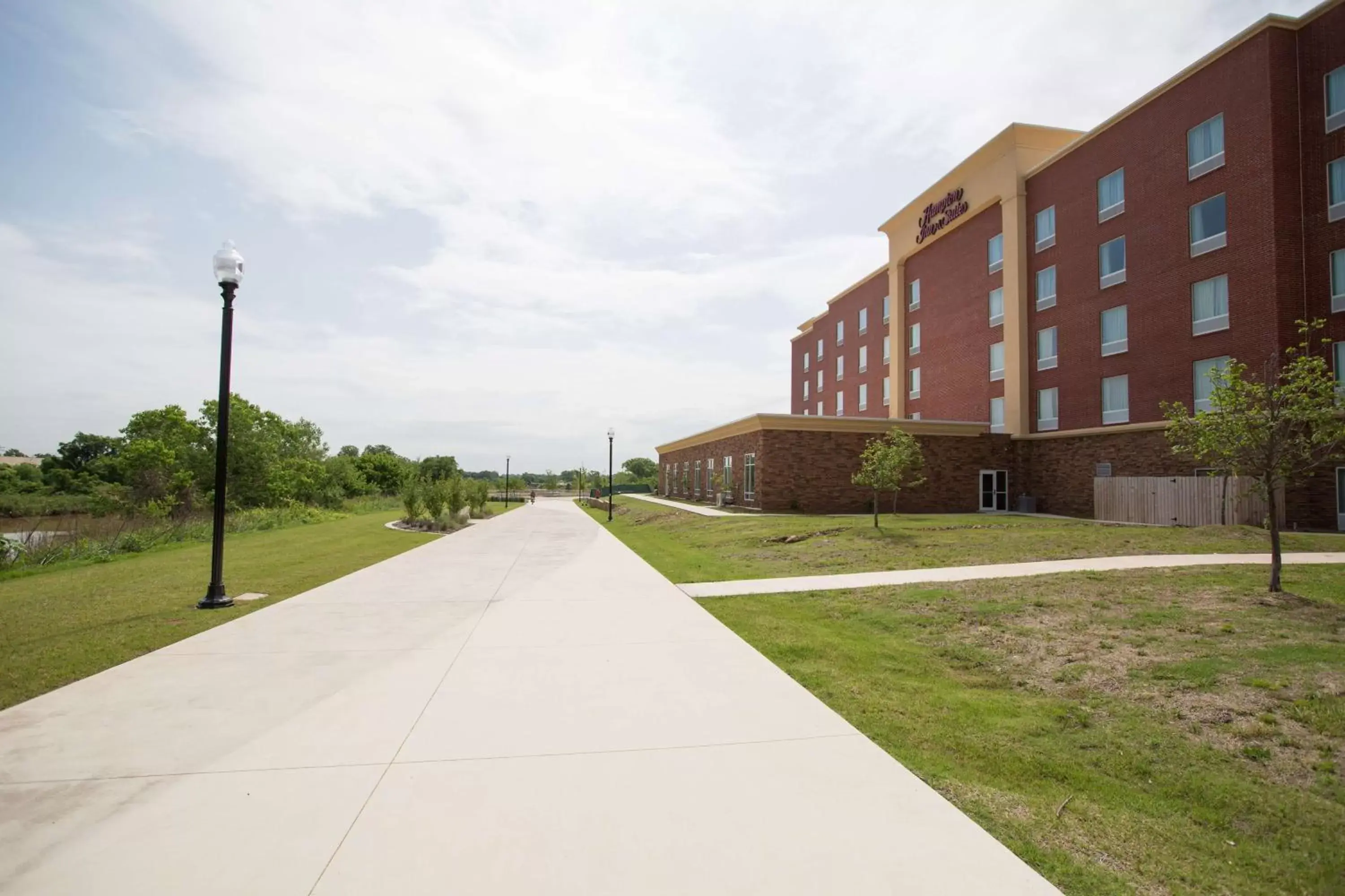 Property building in Hampton Inn & Suites Oklahoma City Airport